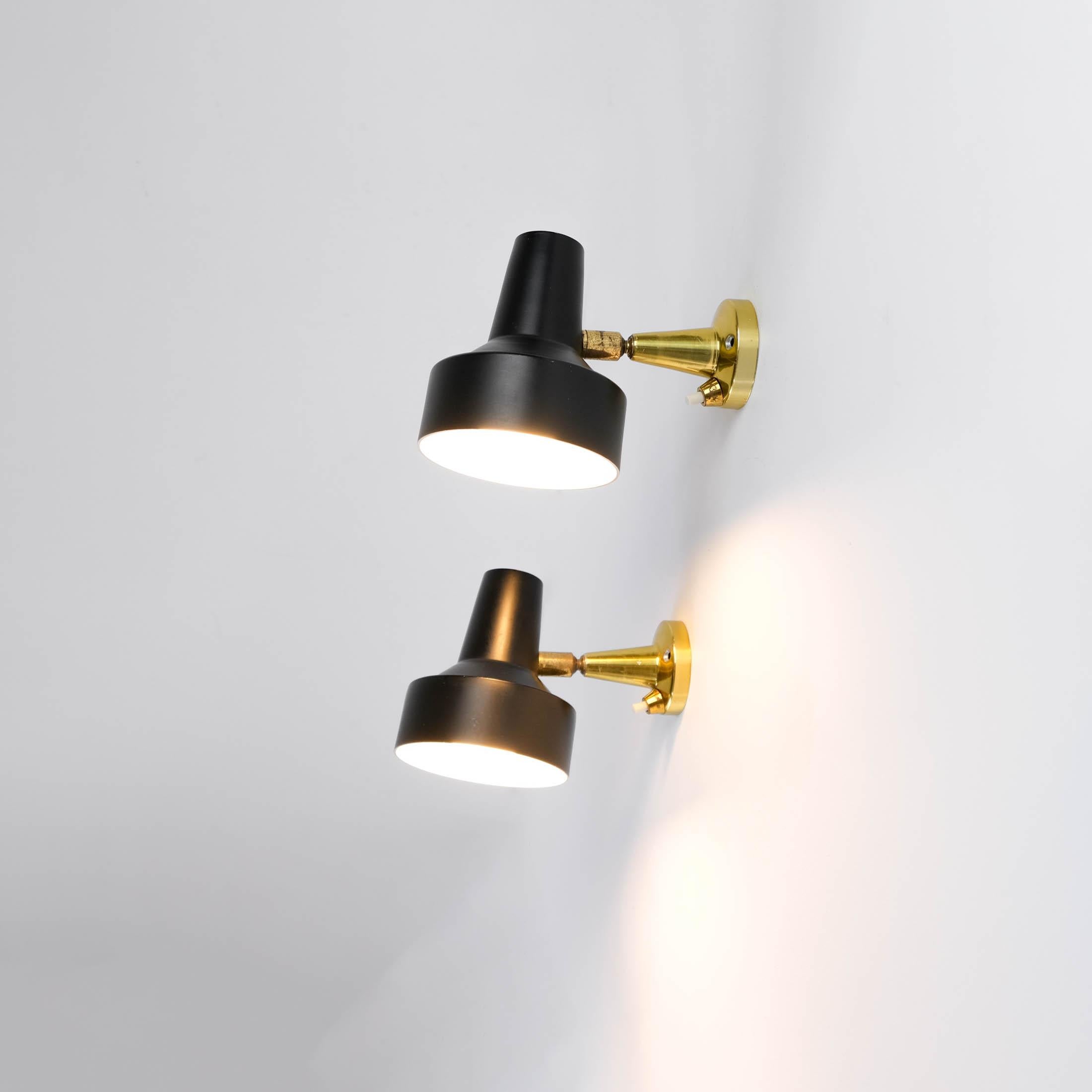 Pair of Stilux Milano Mid-Century Modernist Articulated Wall Lights, Italy 1950s In Good Condition For Sale In London, GB