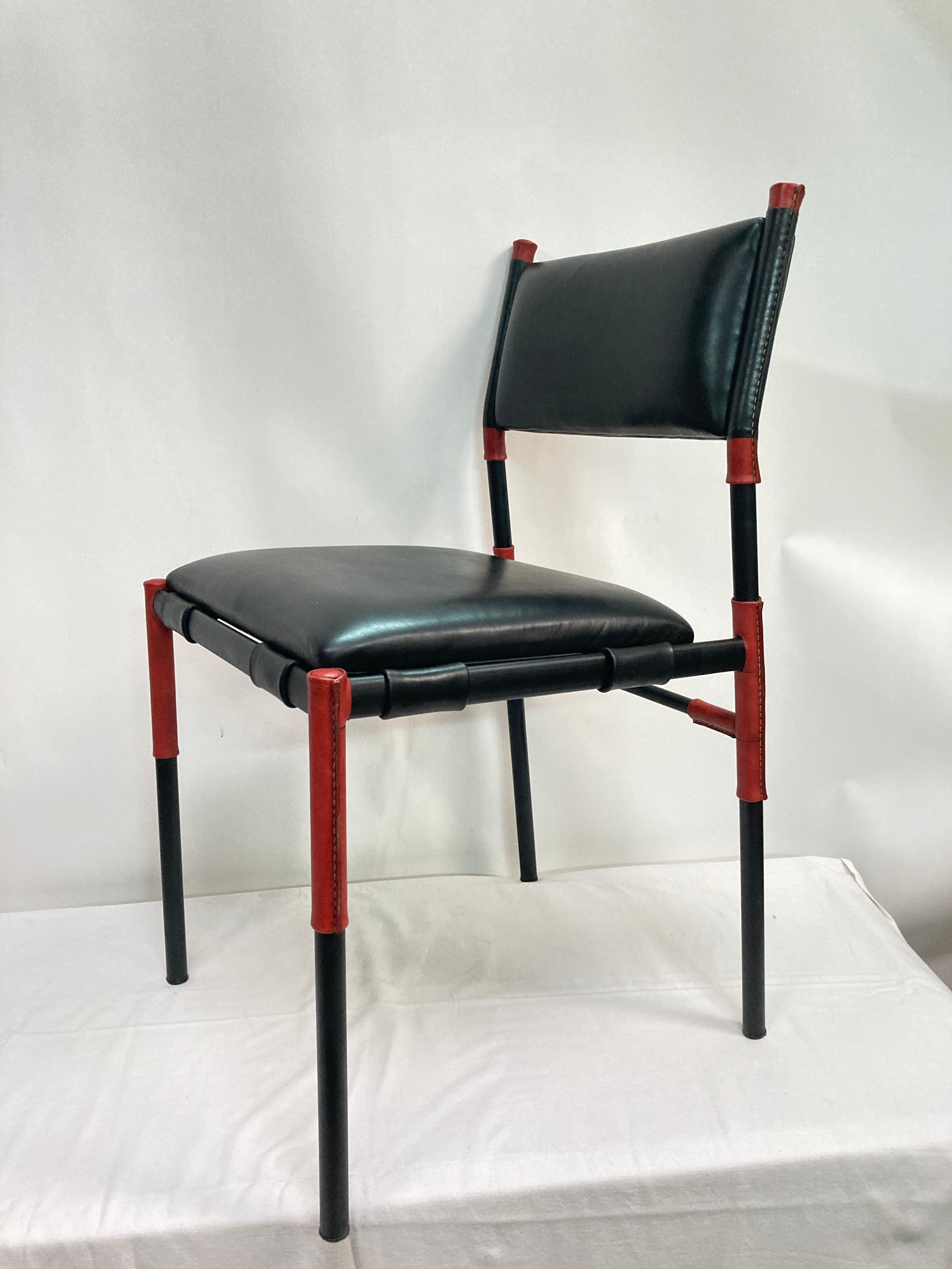 Paire de chaises en cuir cousues par Jacques Adnet Bon état - En vente à Bois-Colombes, FR
