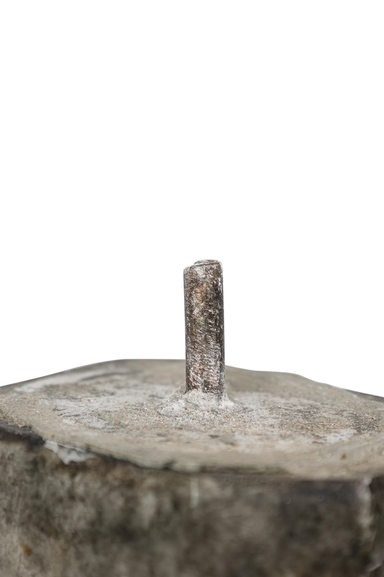 Coppia di elementi architettonici di pietra e obelisco in vendita 4