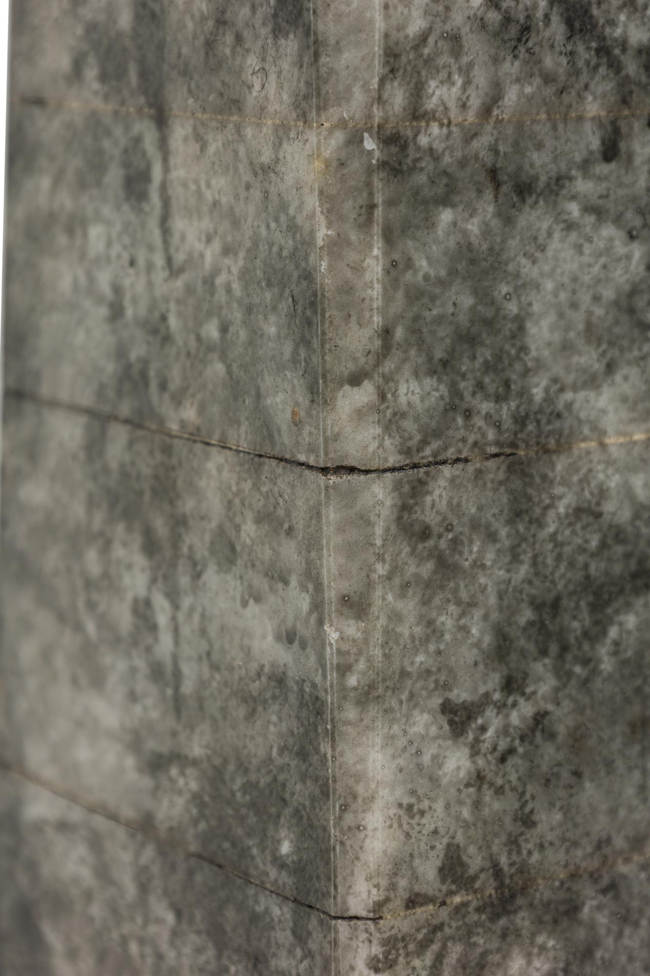 Coppia di elementi architettonici di pietra e obelisco in vendita 6