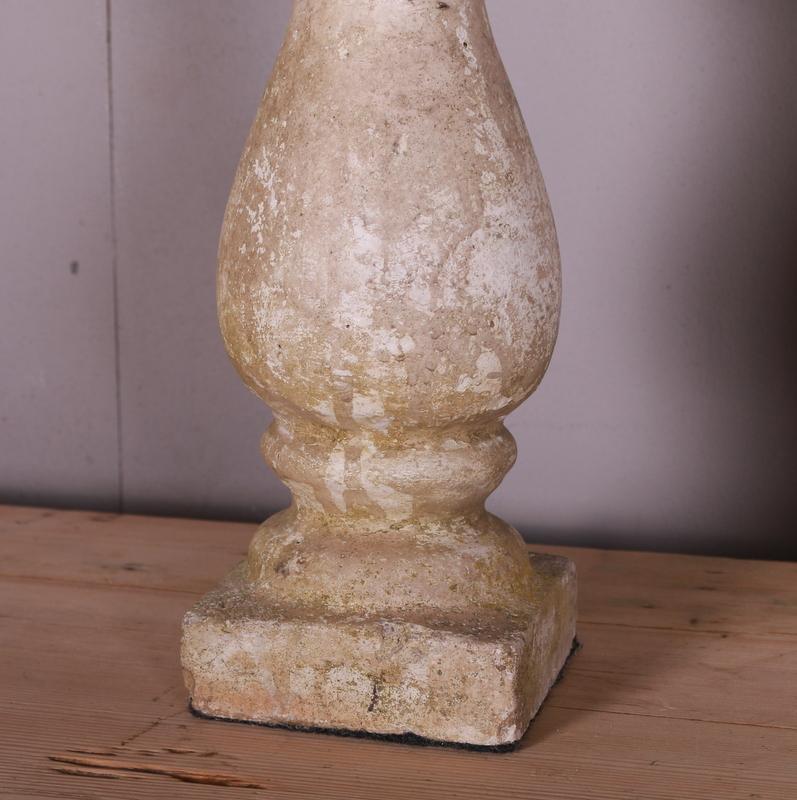 Paire de lampes de table à balustre en pierre Bon état - En vente à Leamington Spa, Warwickshire