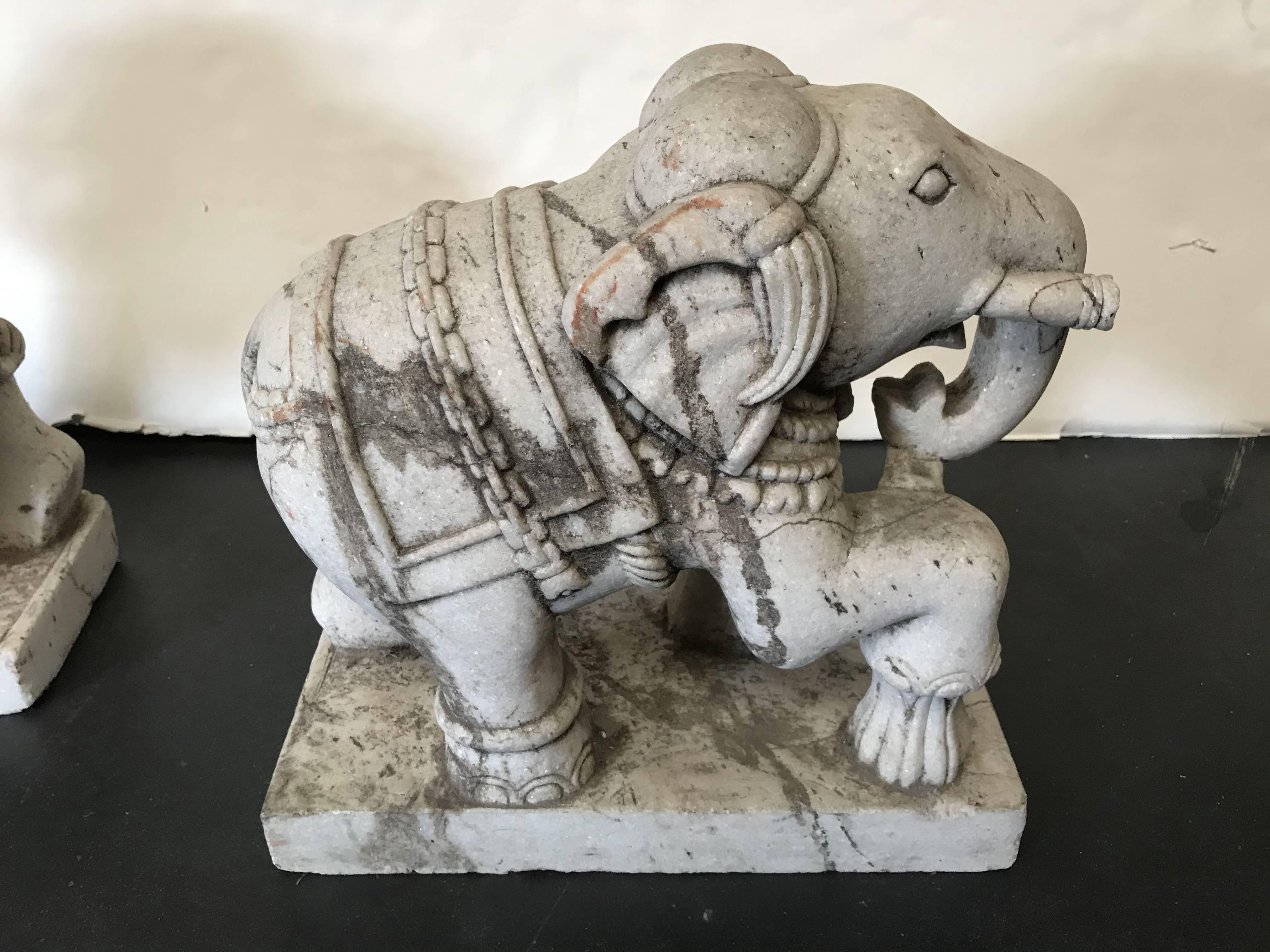 Paar Elefanten aus Stein im Angebot 8
