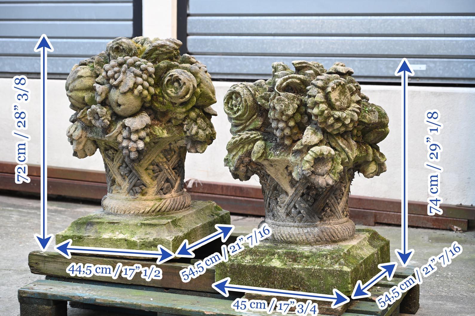Coppia di cesti da fiori in pietra in vendita 3
