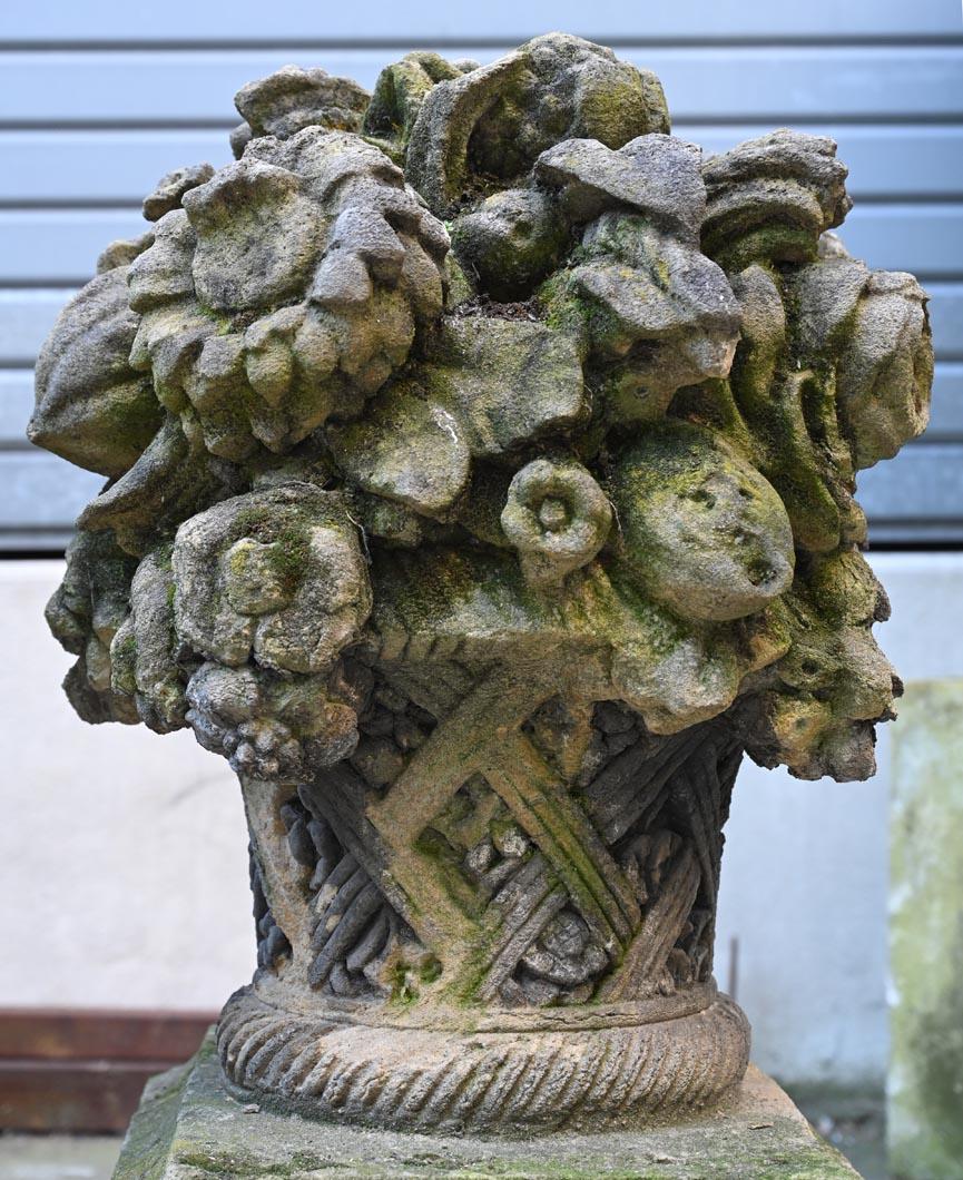 Luigi XIV Coppia di cesti da fiori in pietra in vendita