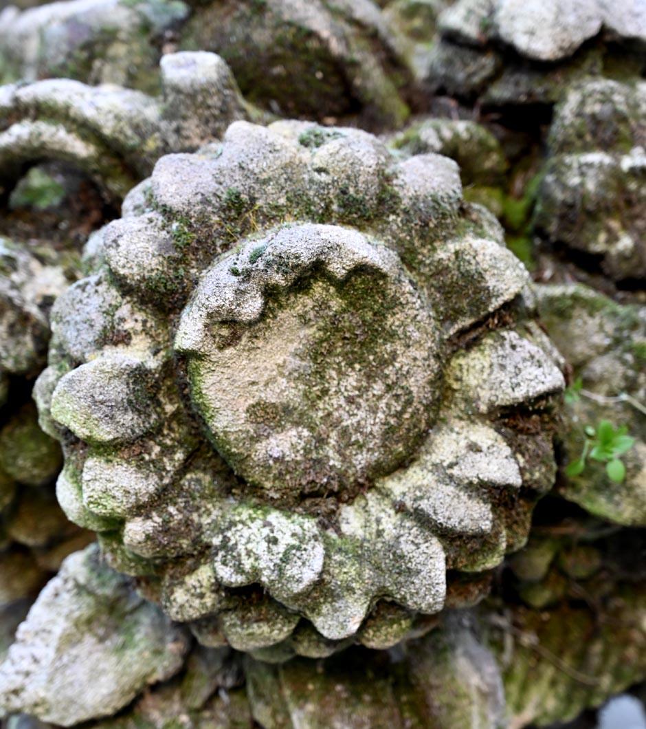 Coppia di cesti da fiori in pietra in vendita 1