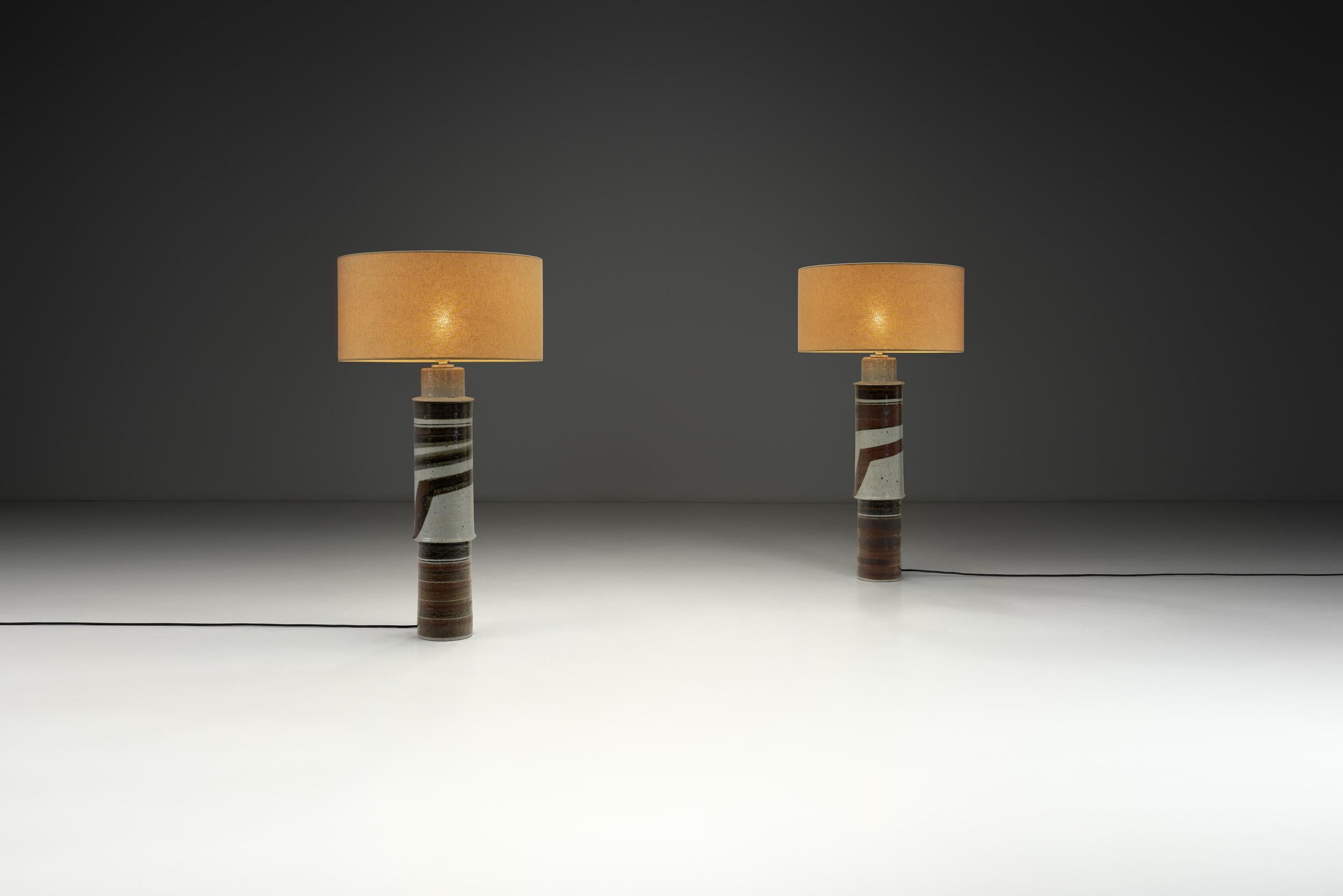 Paar Stehlampen aus Steinzeug von Inger Persson für Rörstrand, Schweden 1960er Jahre (Schwedisch) im Angebot