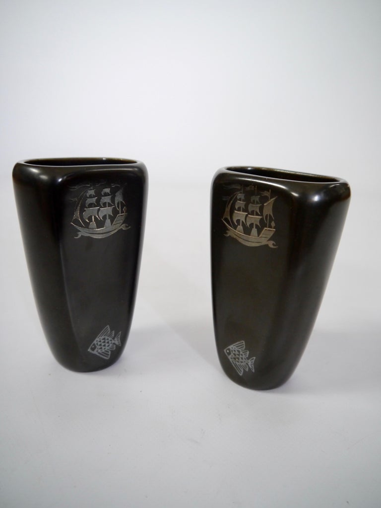 Pair of Stoneware Vases Peacock Decor by Gustavsberg, Sweden, 1950s In Good Condition For Sale In Barcelona, ES
