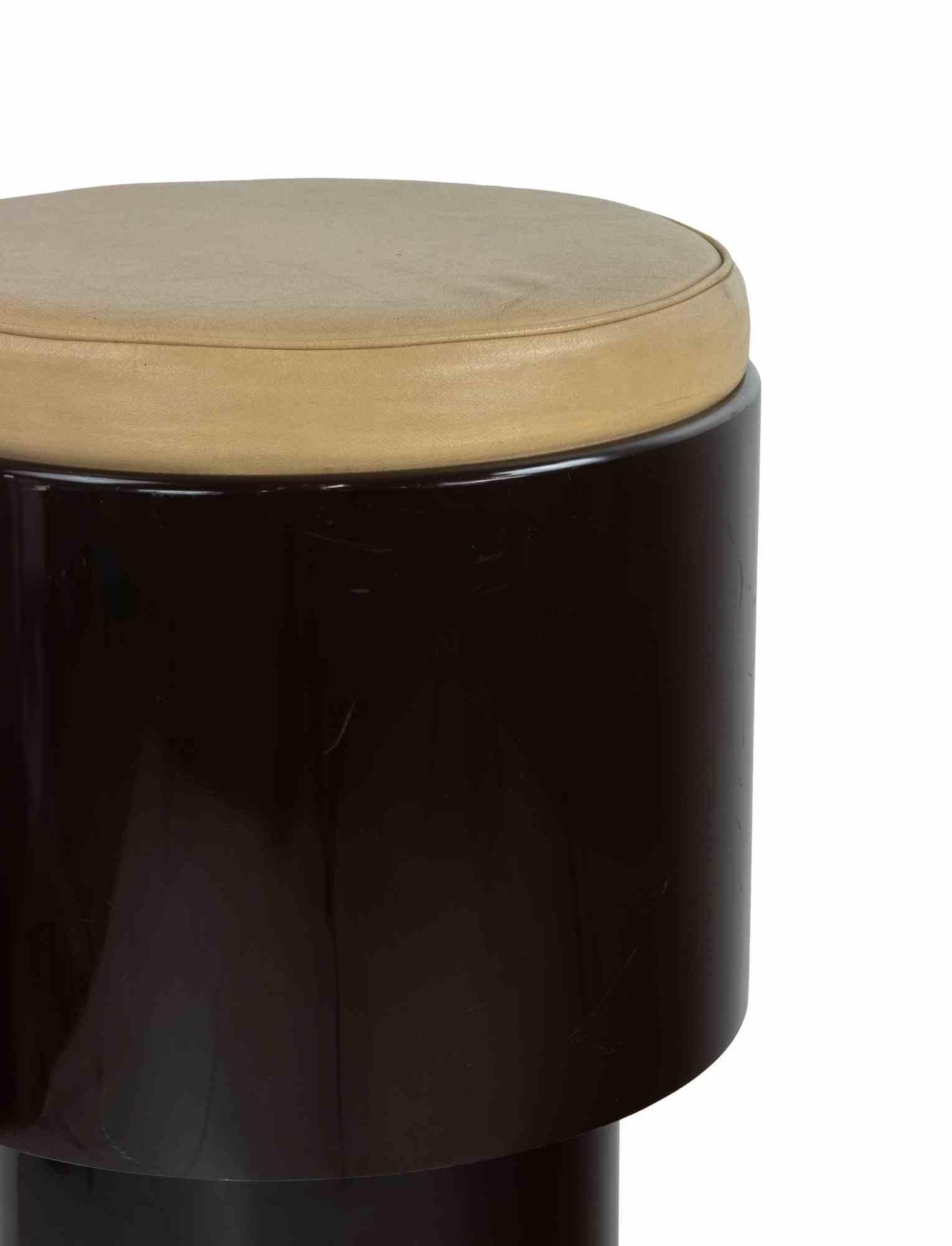 Pair of vintage stools designed by Joe Colombo.

Lacquered wood, metal and viny leather upholstery.

Fully original and in very good condition.