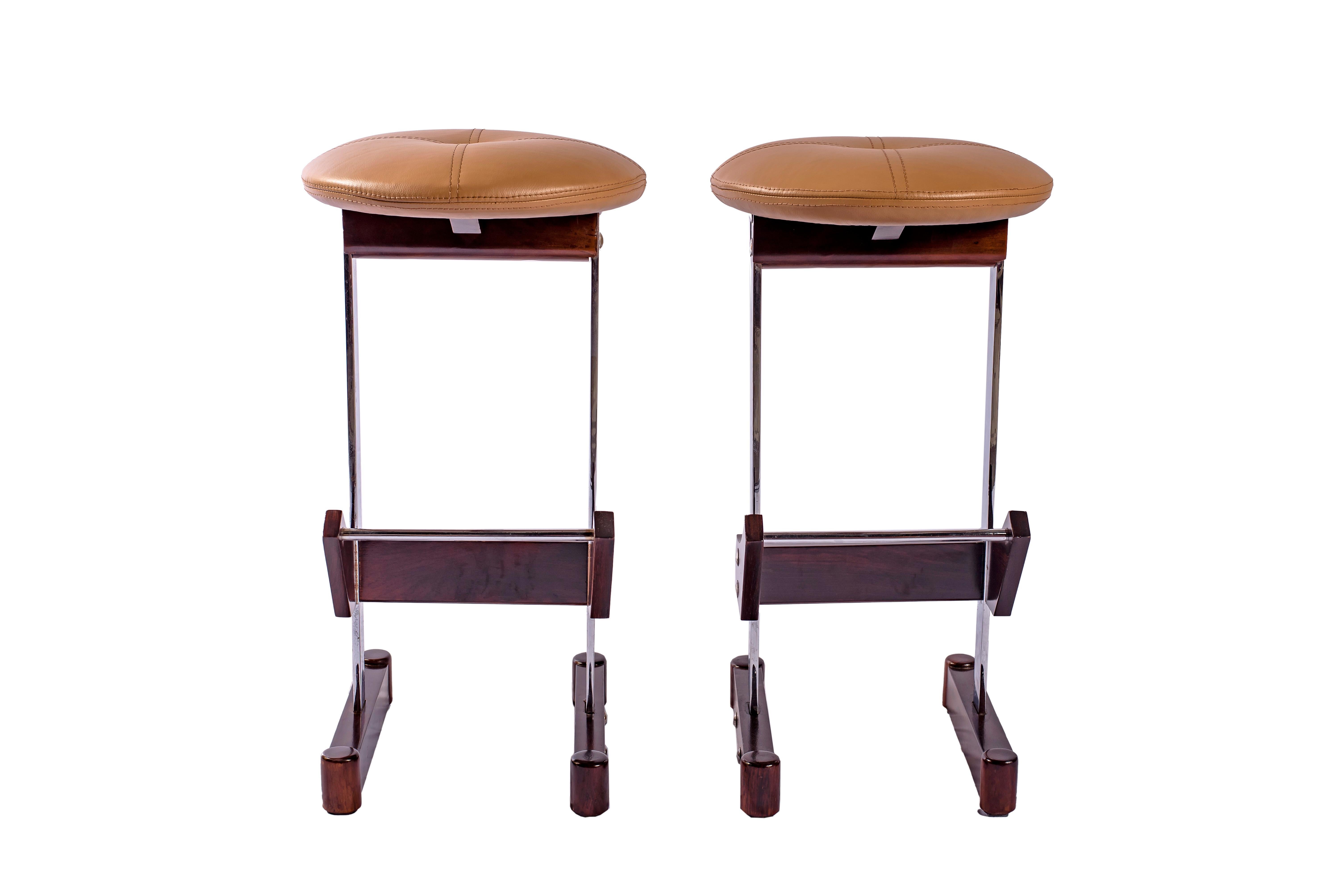 Mid-Century Modern Paire de tabourets par Novo Rumo, modernité du milieu du siècle, années 1960 en vente