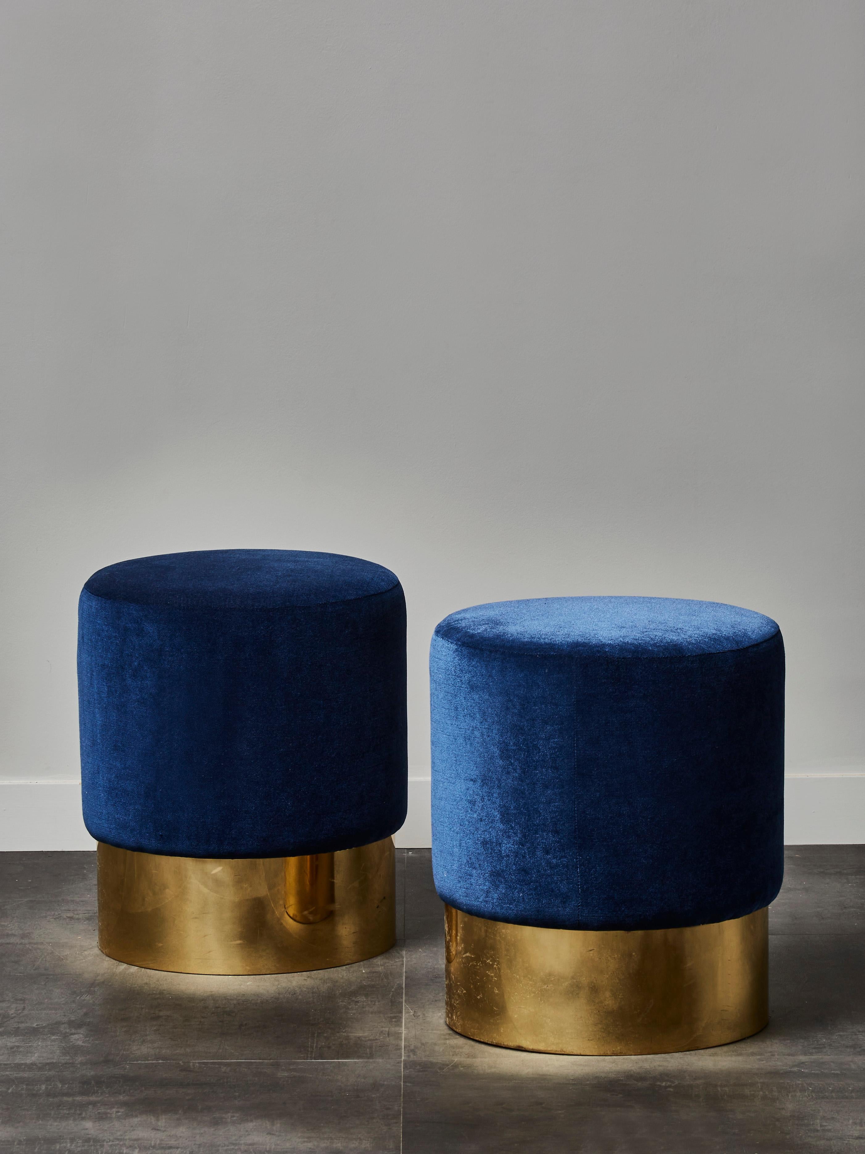 Elegant pair of stools upholstered with blue velvet. Brass base.
Creation by Studio Glustin.