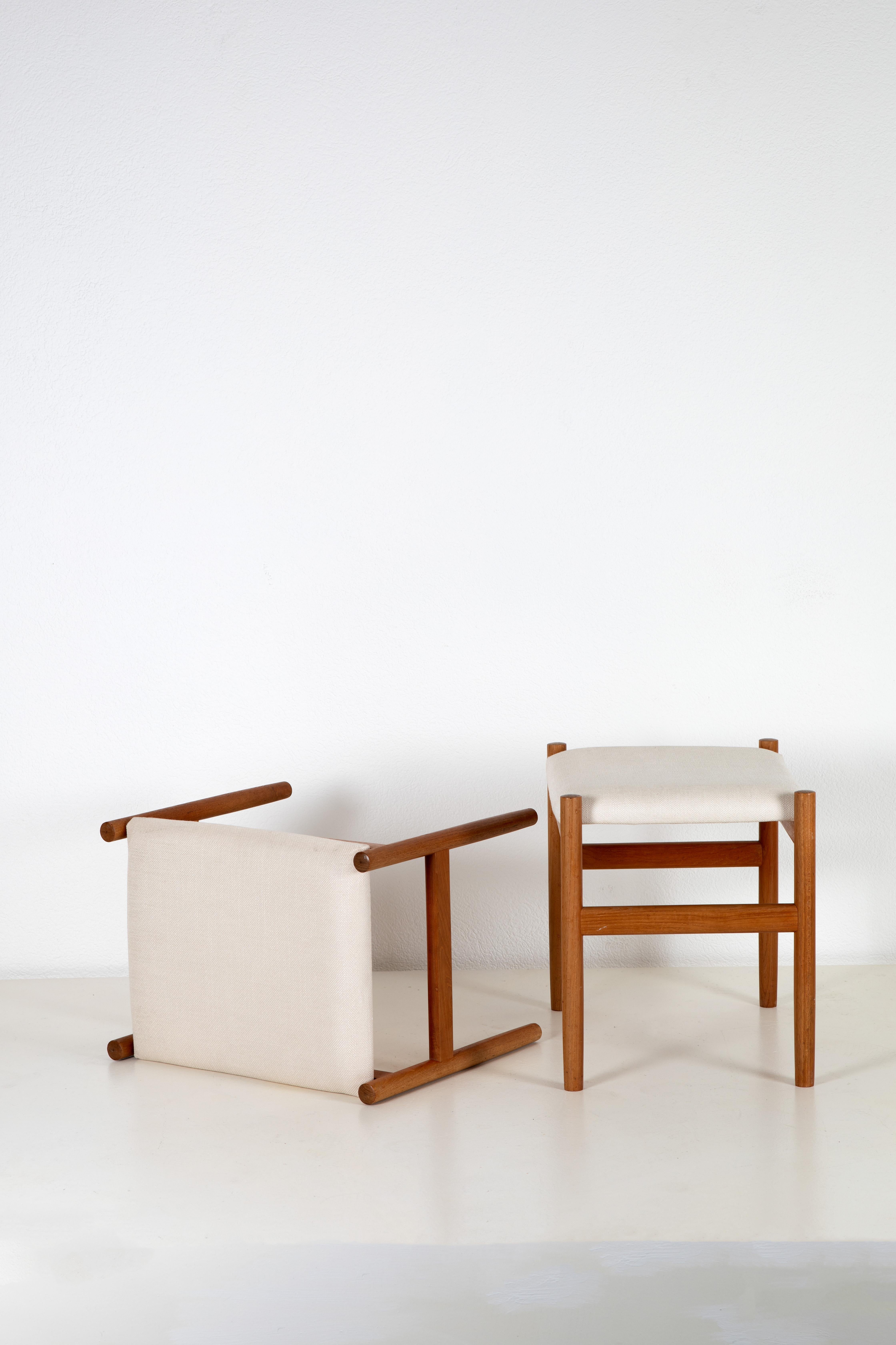 Mid-Century Modern Pair of stools For Sale