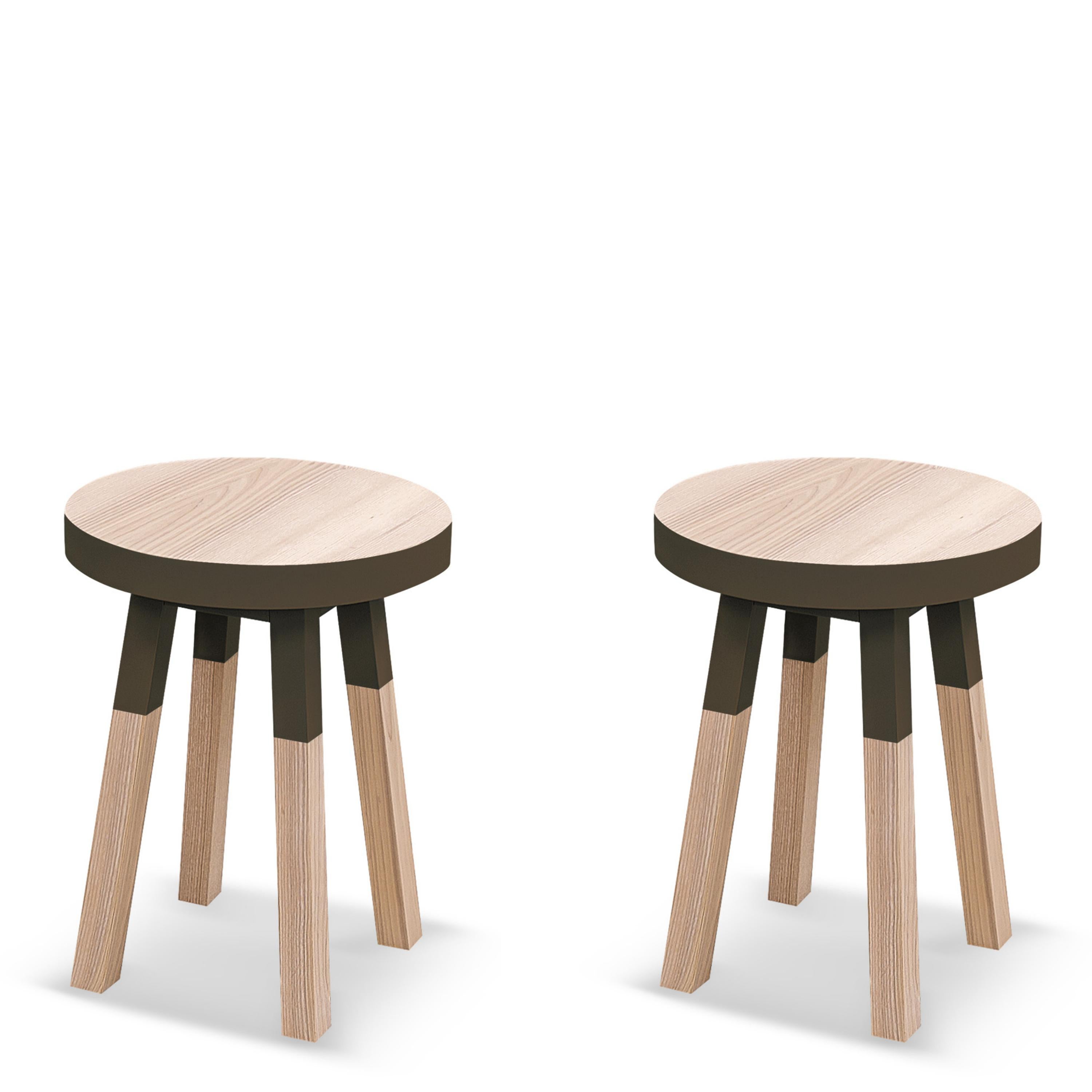Sgabelli rotondi di design francese realizzati a mano in Wood, di E. Gizard Paris, confezione da 2 pz. in vendita 3