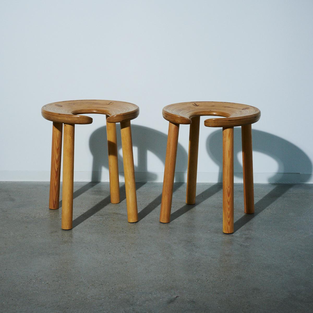 Pair of Stools in Birch by Antti Nurmesniemi In Good Condition For Sale In Berlin, BE