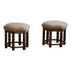 Coppia di sgabelli in Oak, rivestiti in lana d'agnello, ebanisteria danese, anni '50