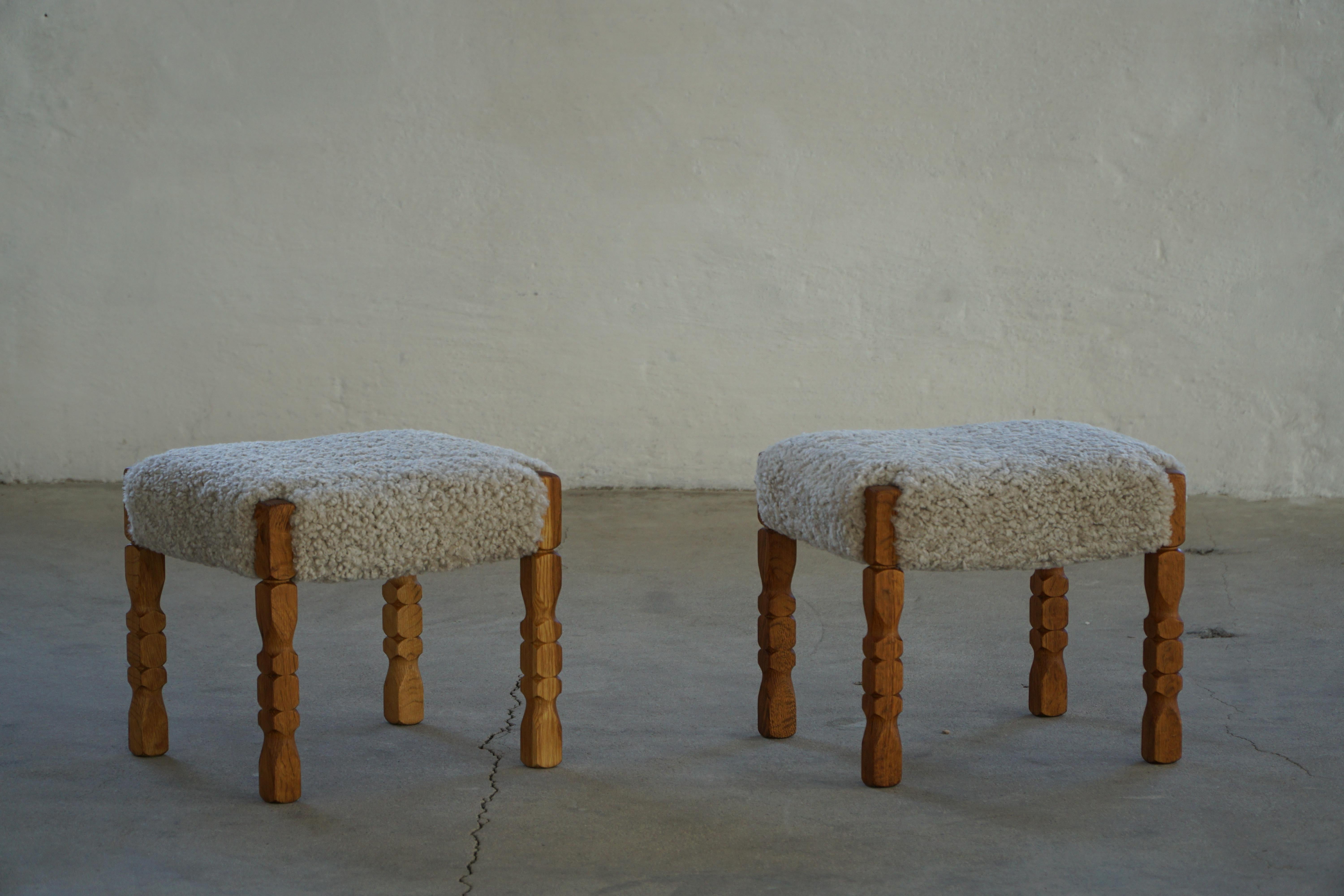 Paire de tabourets en Oak et sièges en laine d'agneau, modernité danoise du milieu du siècle, années 1950 en vente 6