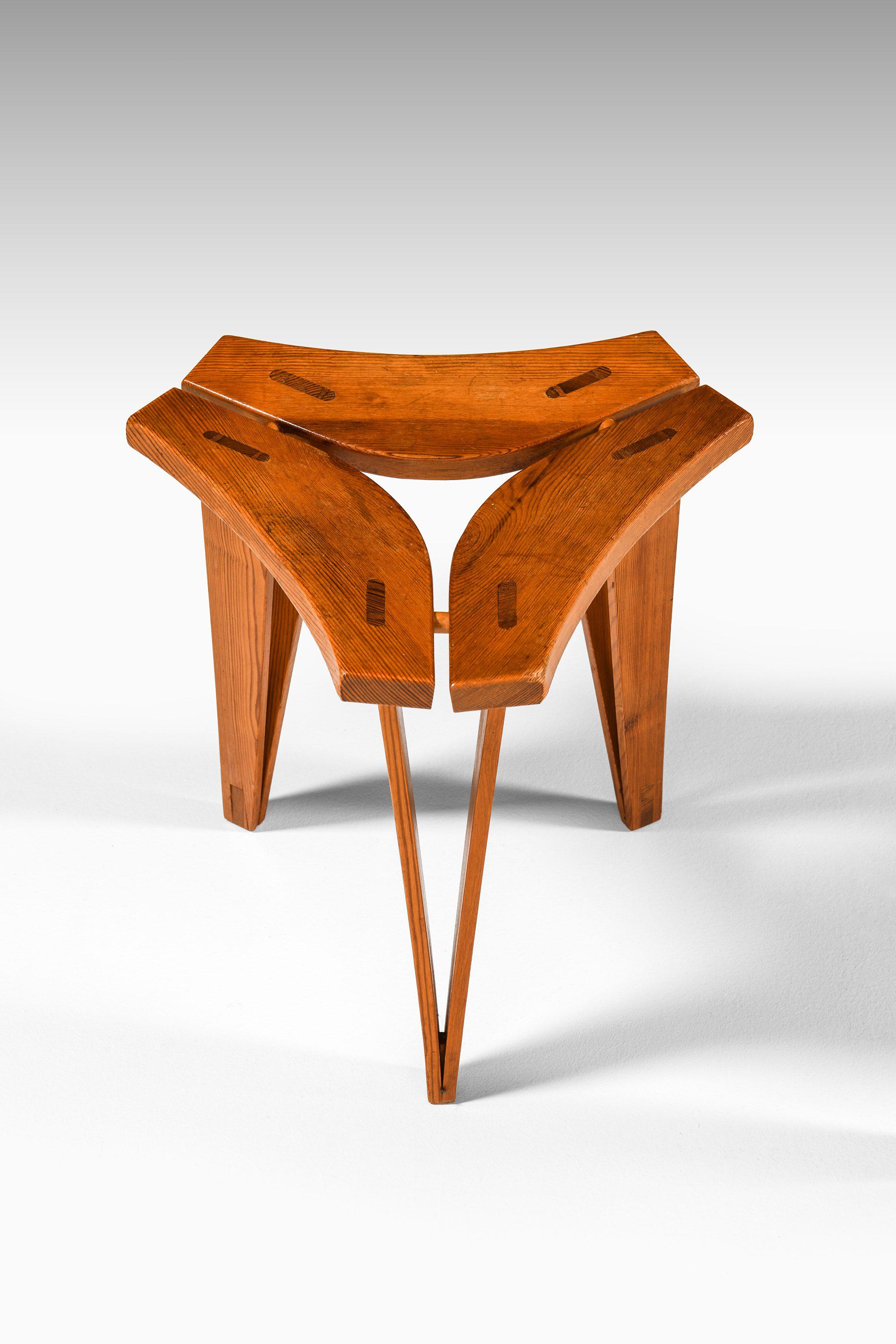 Pin Paire de tabourets en pin de l'Oregon par Edvard Wilberg, 1955 en vente
