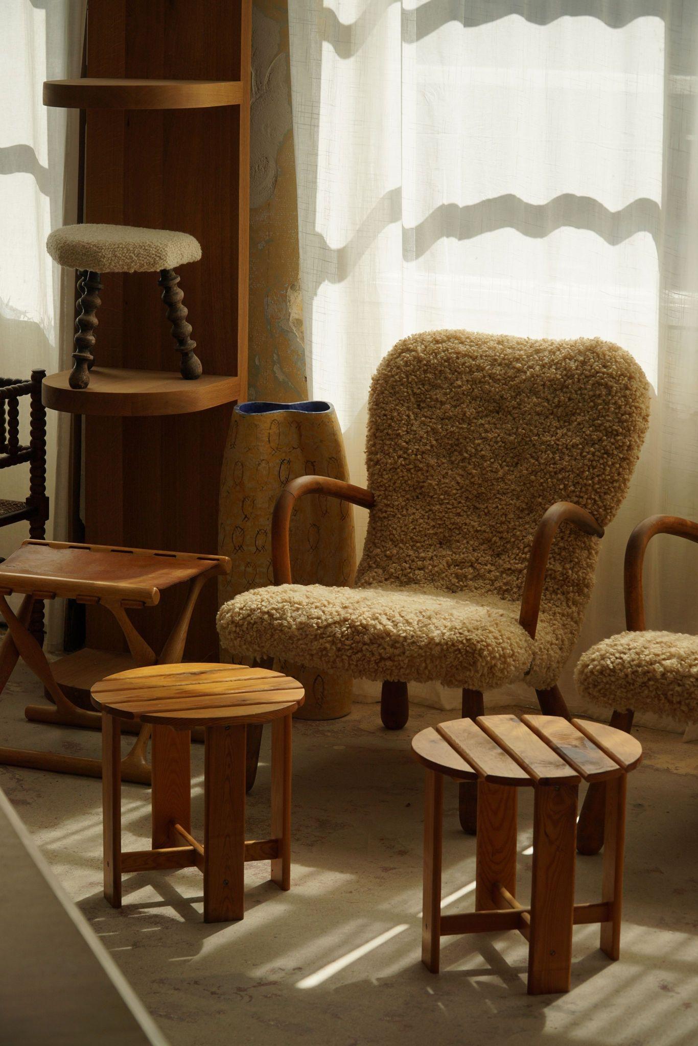 Paire de tabourets en pin, par un ébéniste suédois, mi-siècle moderne, années 1960 en vente 5