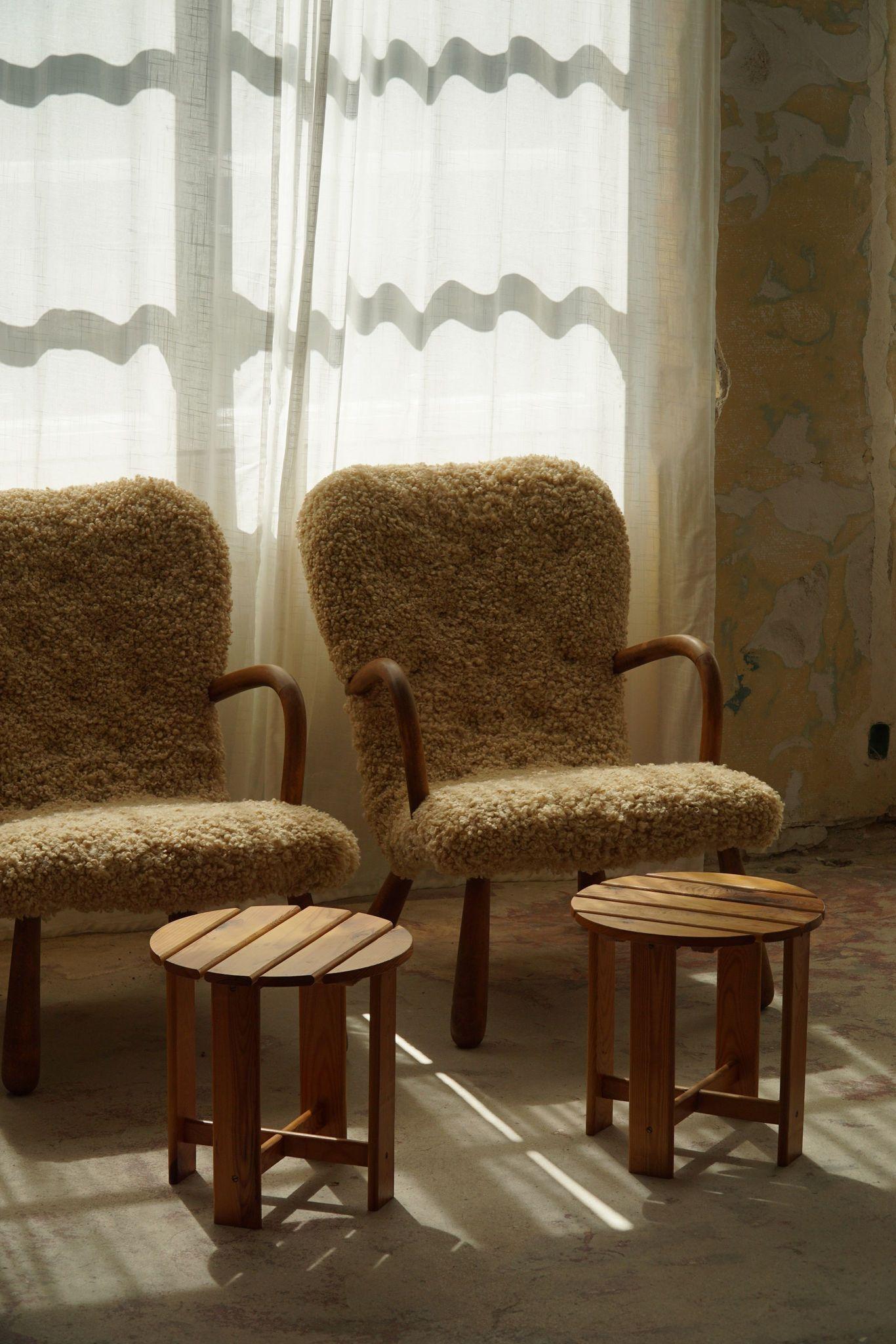 Mid-Century Modern Paire de tabourets en pin, par un ébéniste suédois, mi-siècle moderne, années 1960 en vente