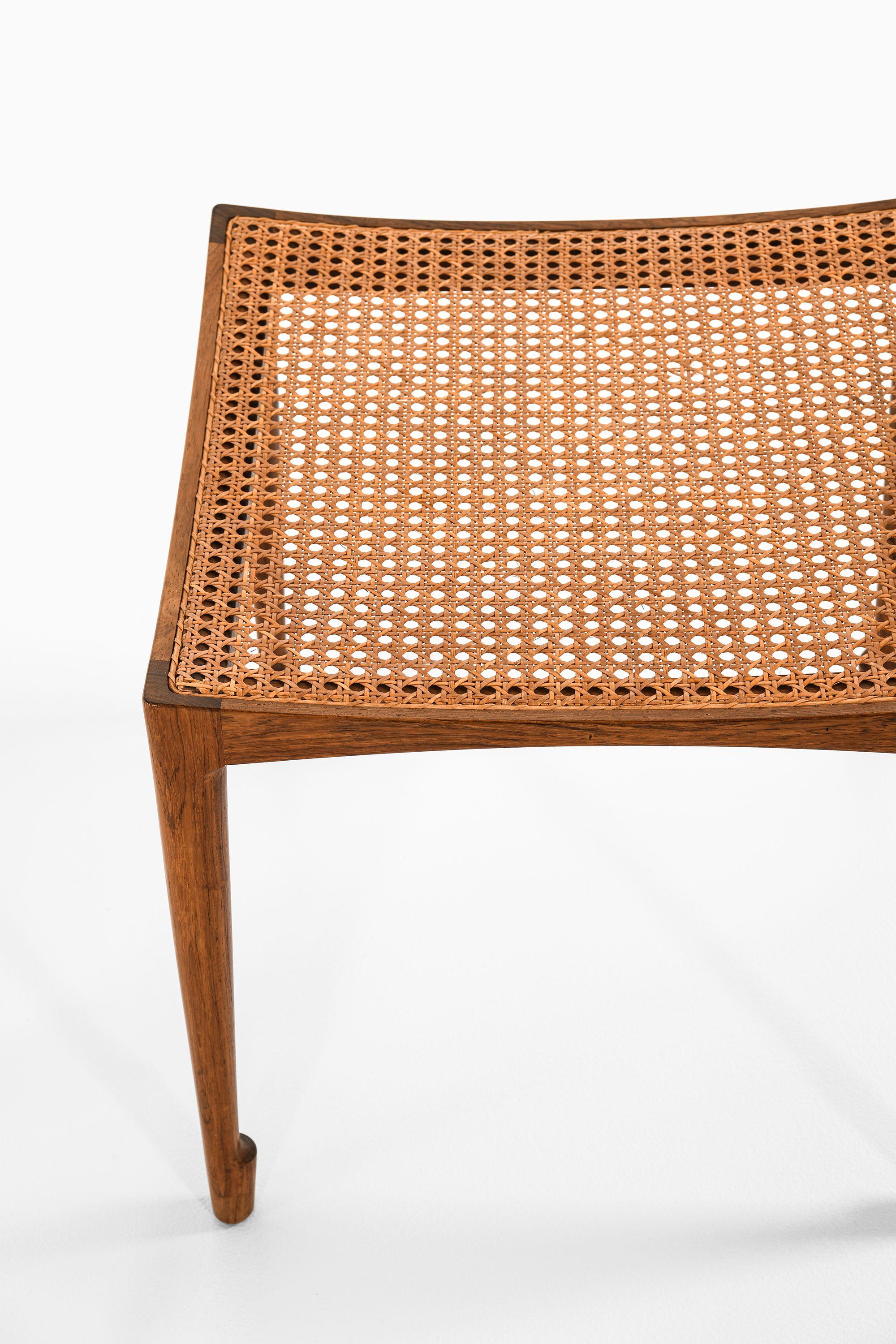 Paire de tabourets en bois de rose et canne tressée par Bernt Petersen, années 1950 Bon état - En vente à Limhamn, Skåne län