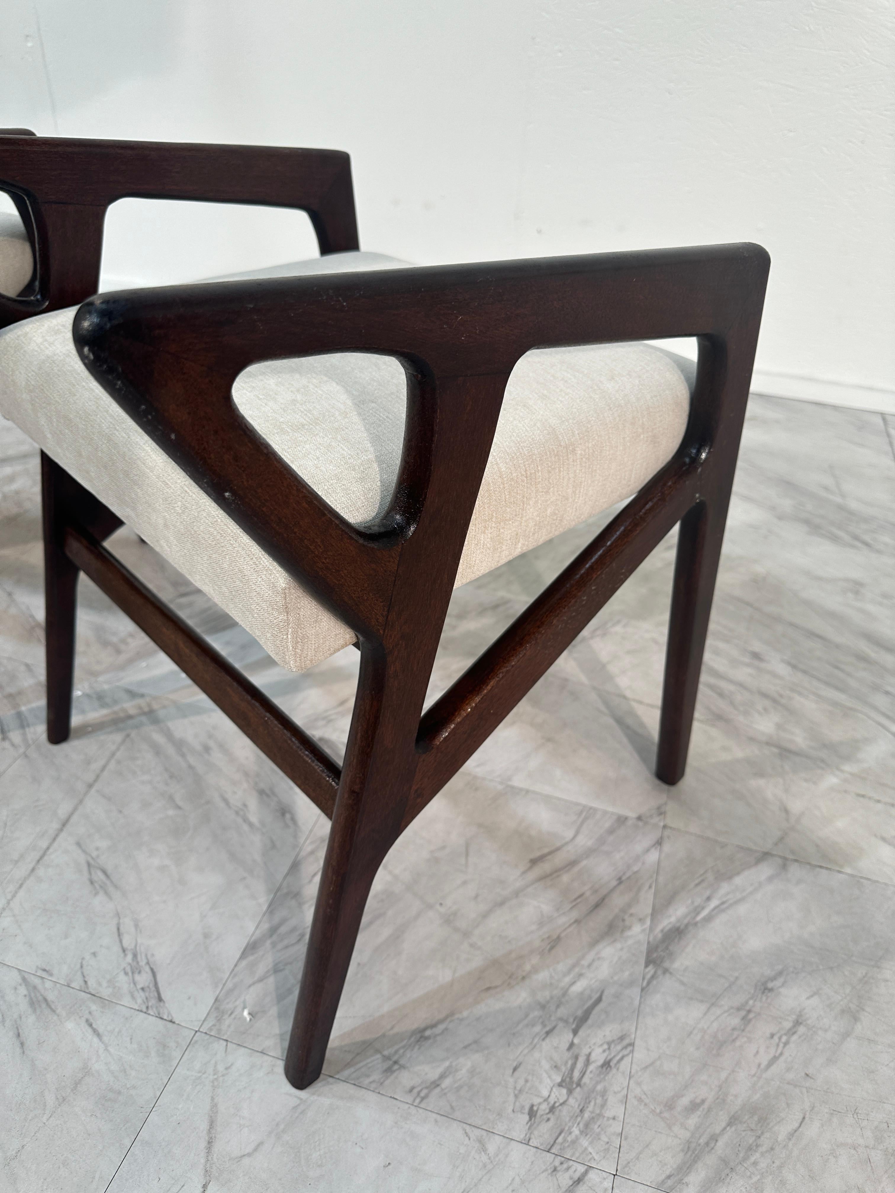 Pair of Stools Mod. “687”, Design Gio Ponti, Cassina Production, Italy, 1950s In Good Condition In Los Angeles, CA
