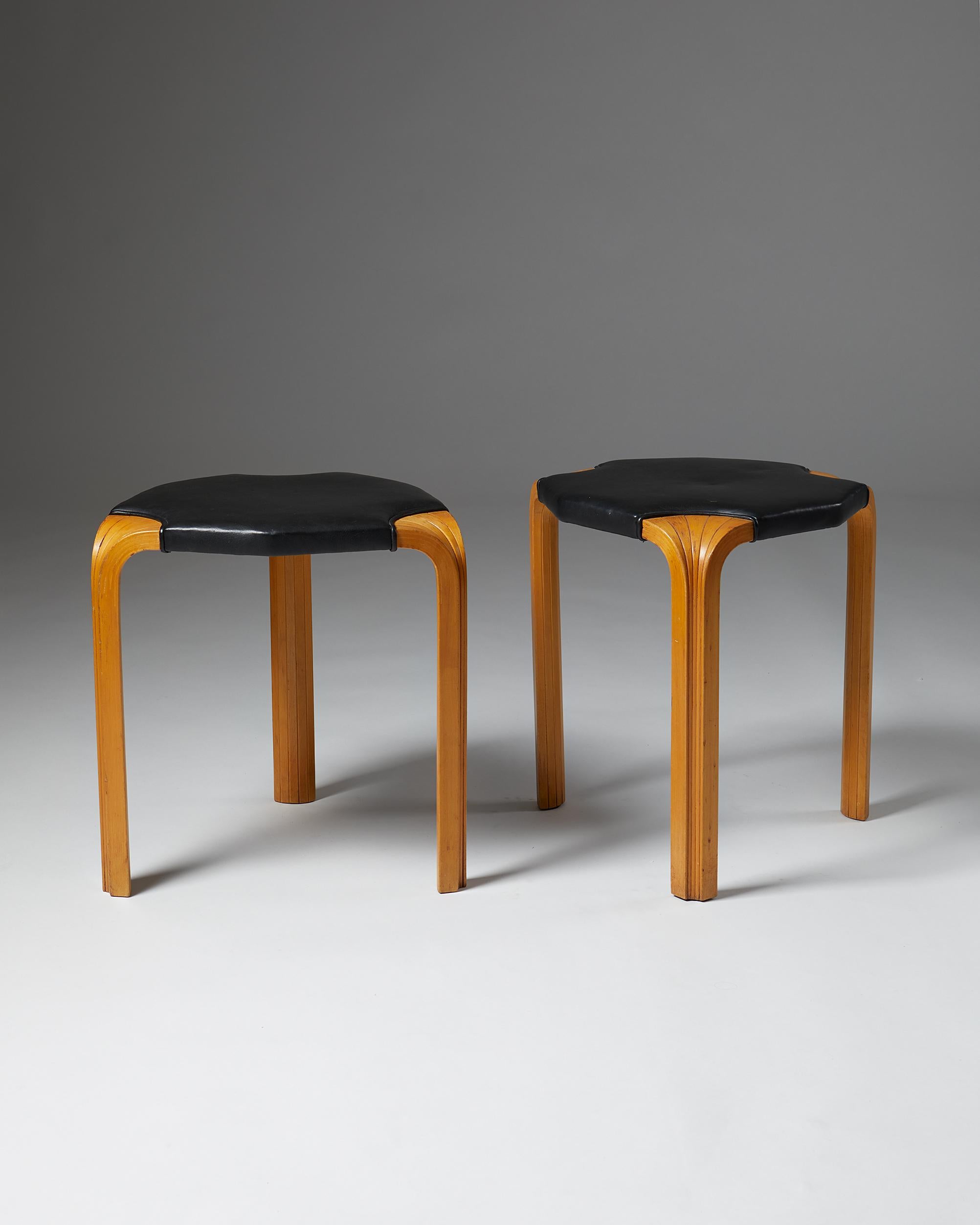 Birch and leather.

H: 45.5 cm/ 1' 5 7/8