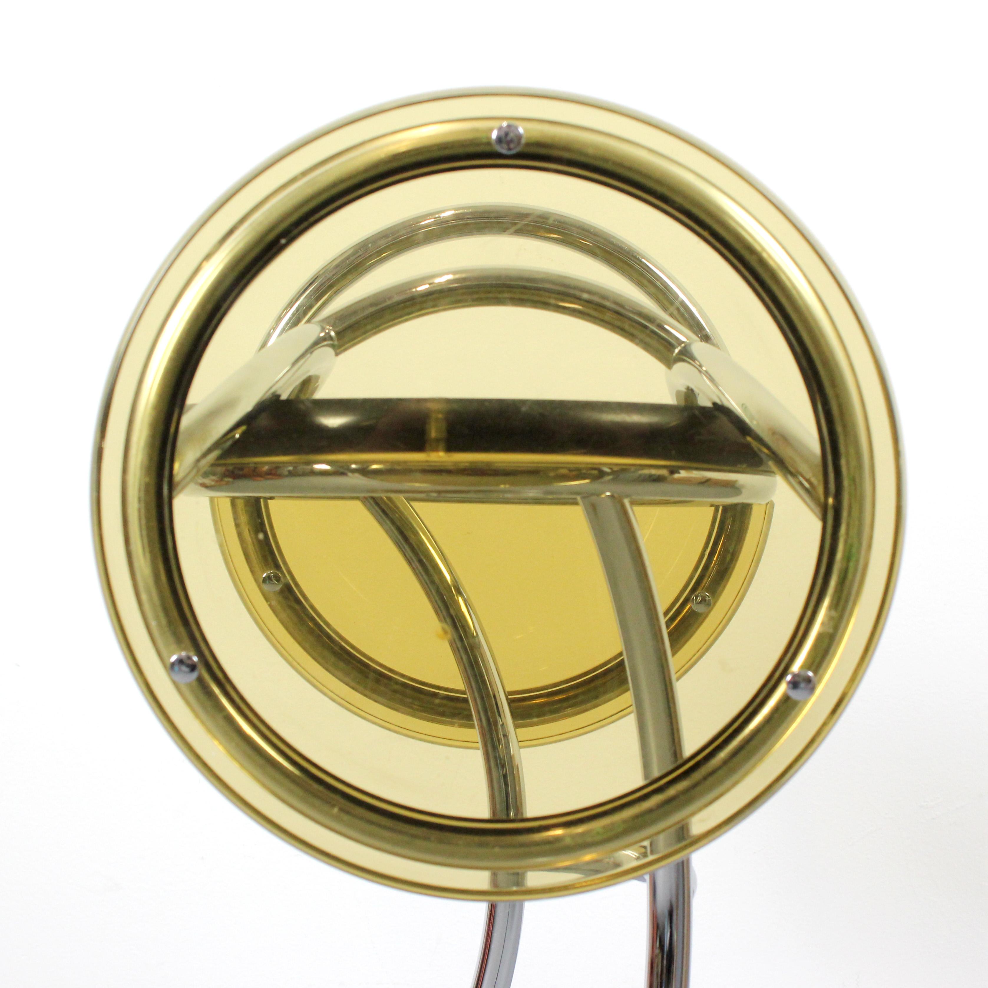 Pair of stools with a chrome-plated tubular frame and honey-colored methacrylate en vente 1