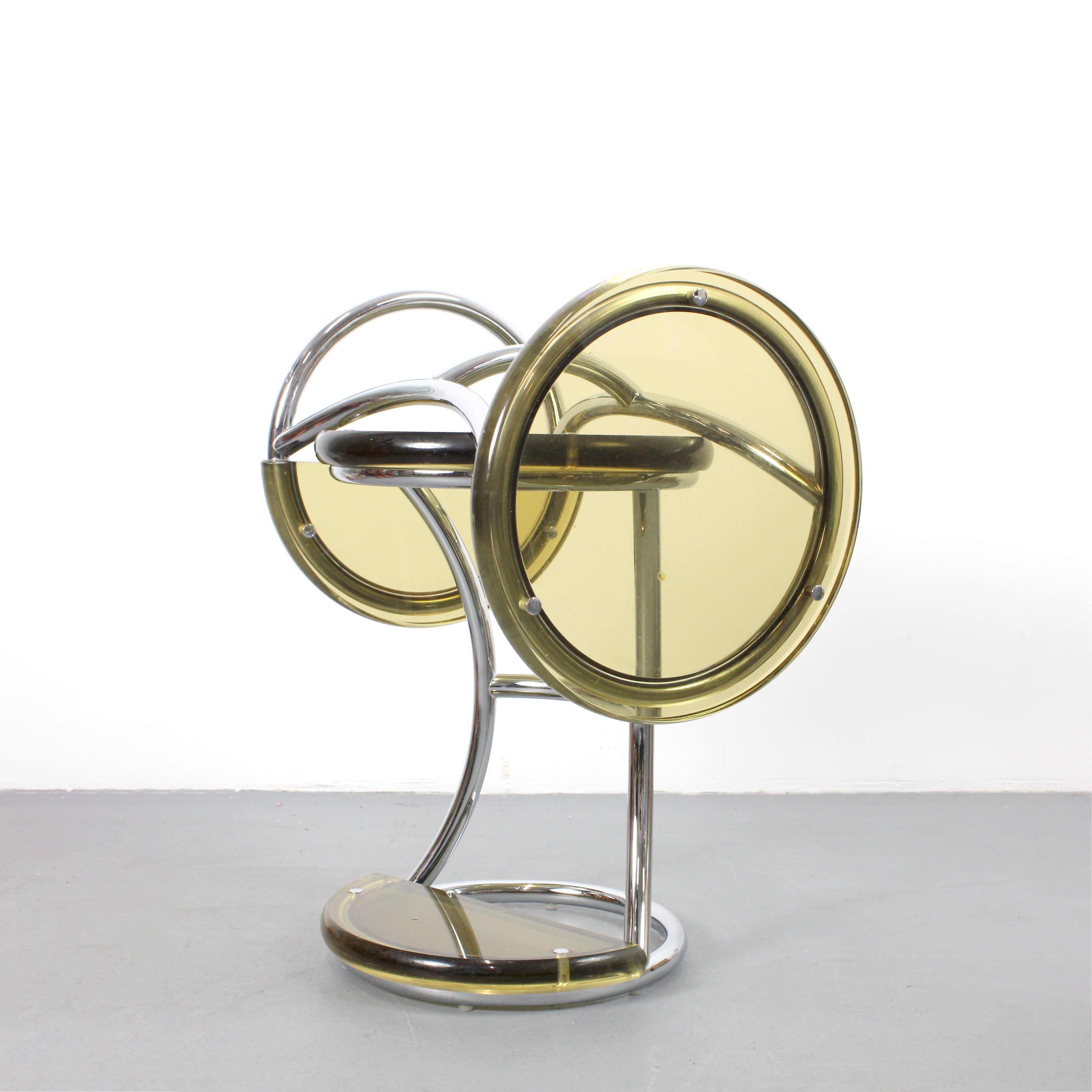 Pair of stools with a chrome-plated tubular frame and honey-colored methacrylate en vente 3