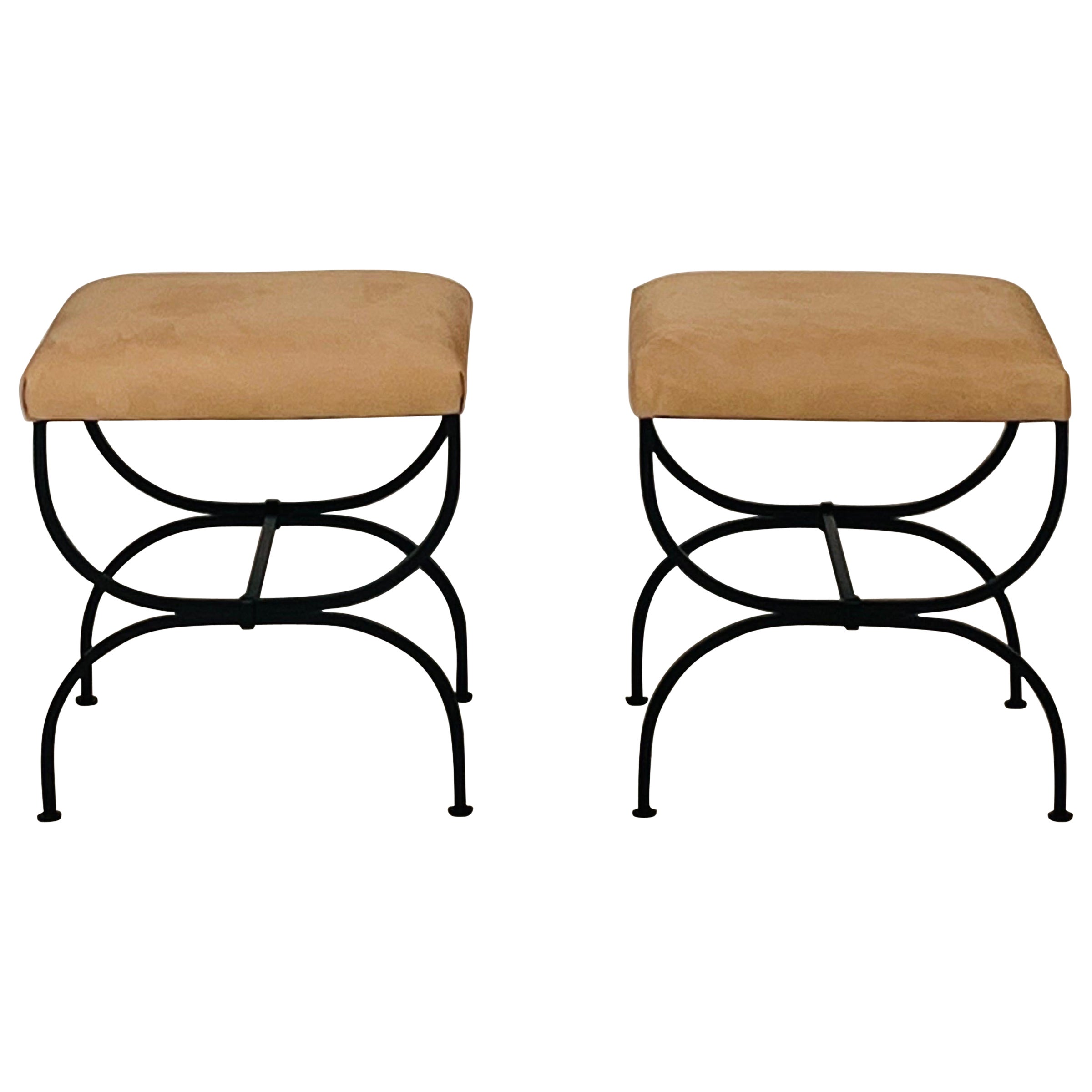 Paar 'Strapontin' Hocker aus cognacfarbenem Nubukleder von Design Frères