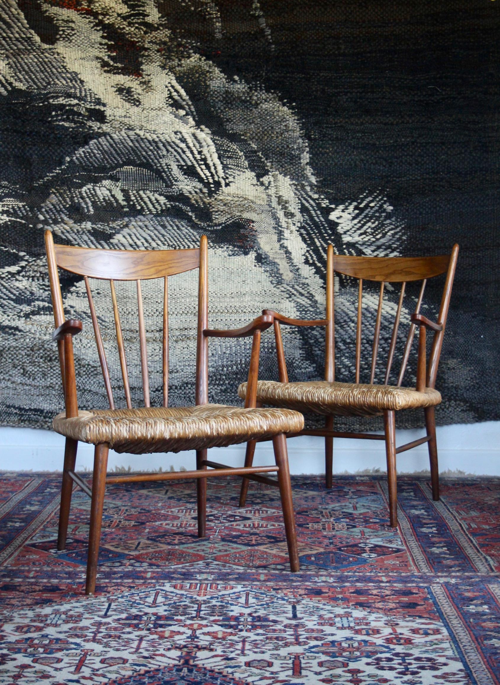 Pair of straw and wood armchairs  In Good Condition For Sale In grand Lancy, CH