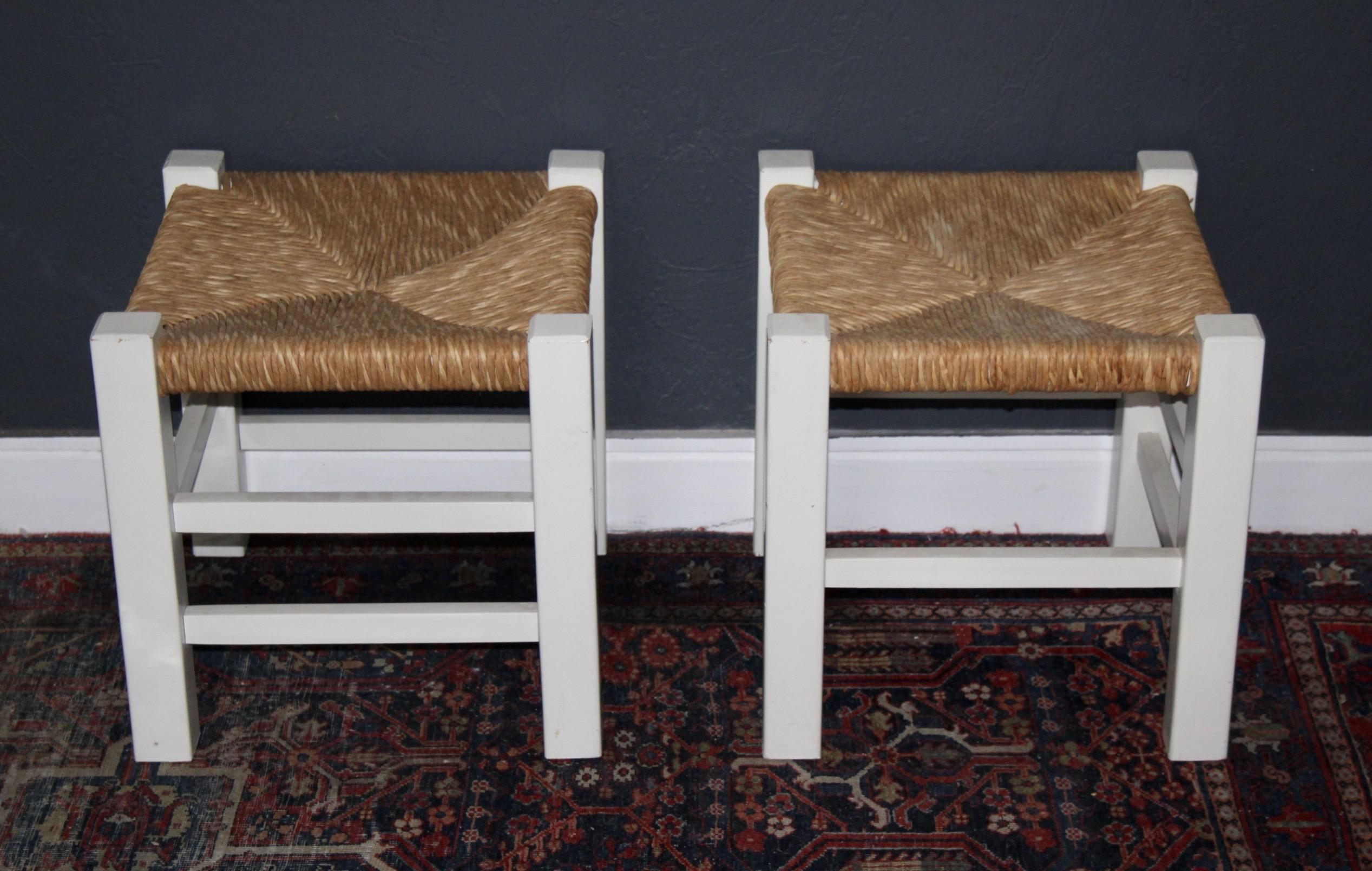 Pair of straw and wood stools In Good Condition For Sale In grand Lancy, CH