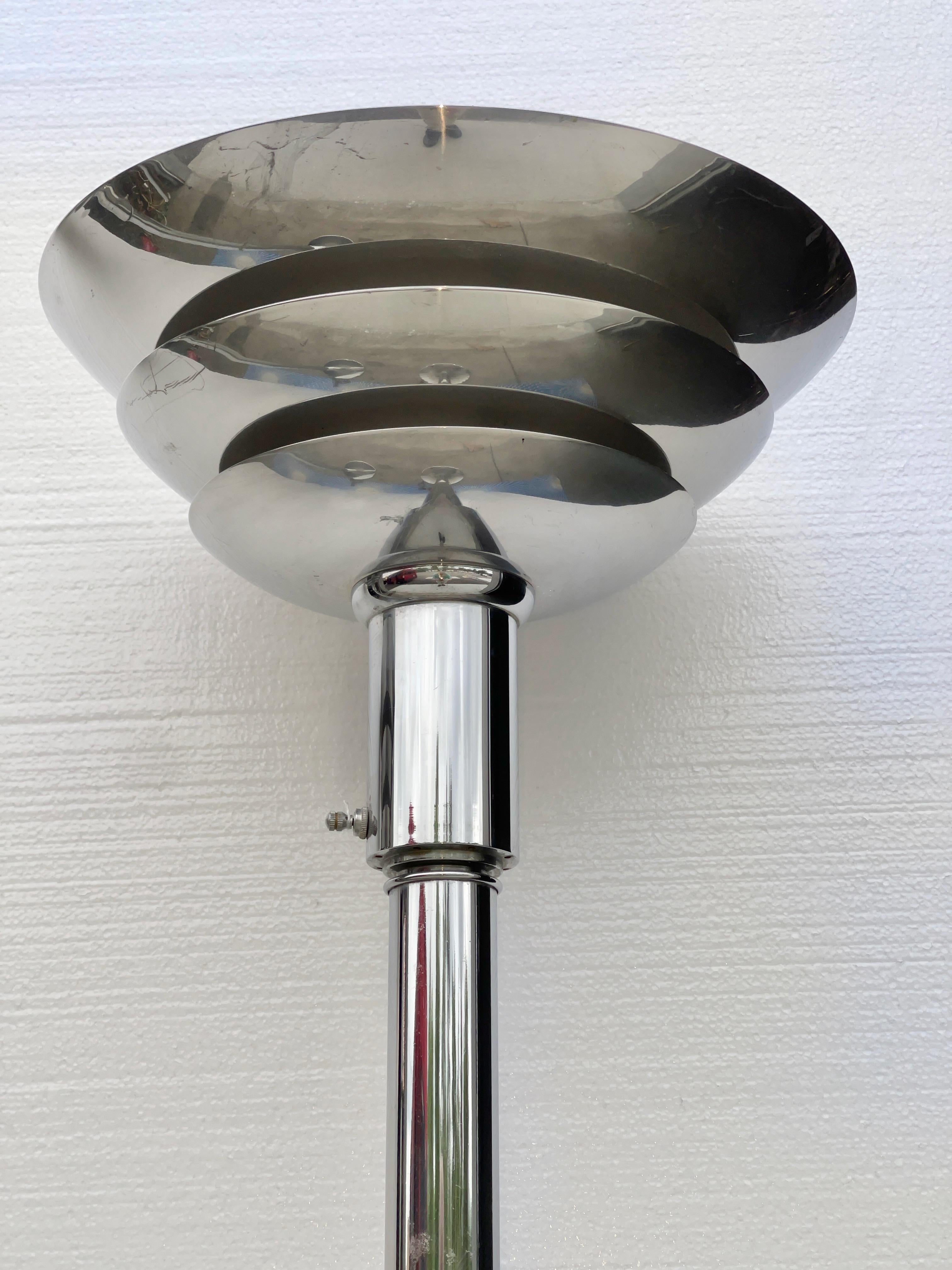 Aluminium Paire de torchères Art Déco profilées par Rembrandt Lamp Co. en vente