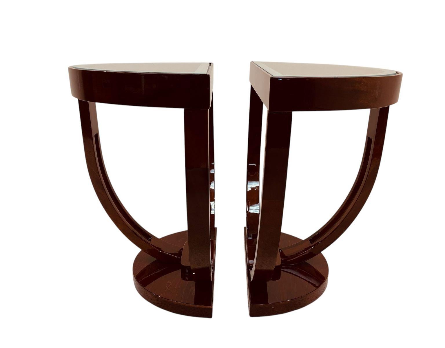 Coppia di tavolini Streamline con piano in vetro a forma di mezzo cerchio Art Deco, America C.I.C. 1930 in vendita 8