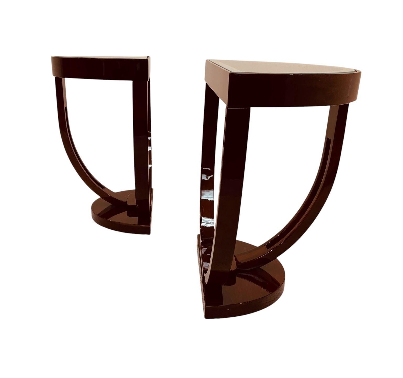 Coppia di tavolini Streamline con piano in vetro a forma di mezzo cerchio Art Deco, America C.I.C. 1930 in vendita 10