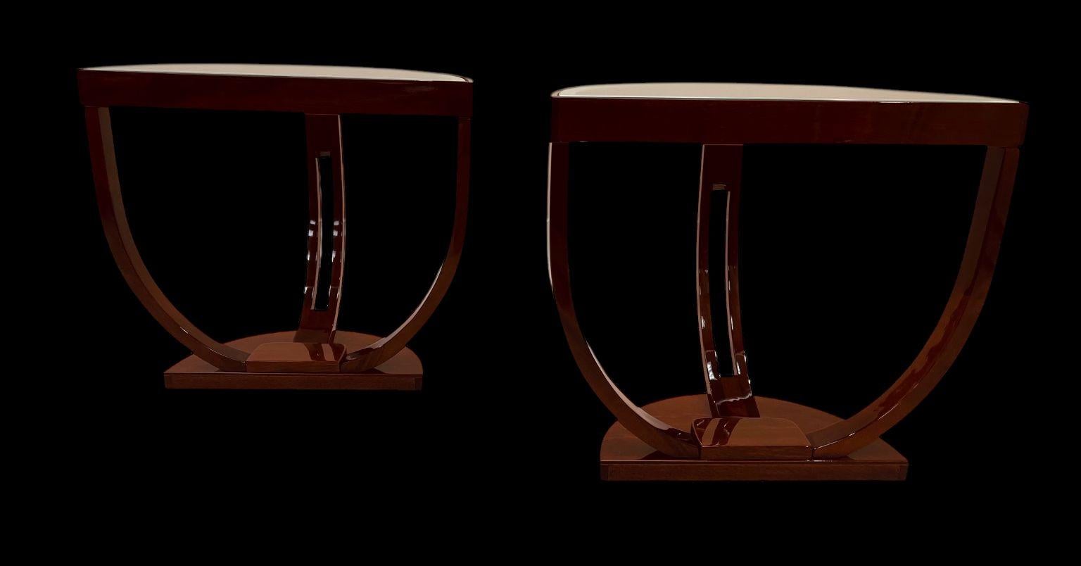 Coppia di tavolini Streamline con piano in vetro a forma di mezzo cerchio Art Deco, America C.I.C. 1930 in vendita 12