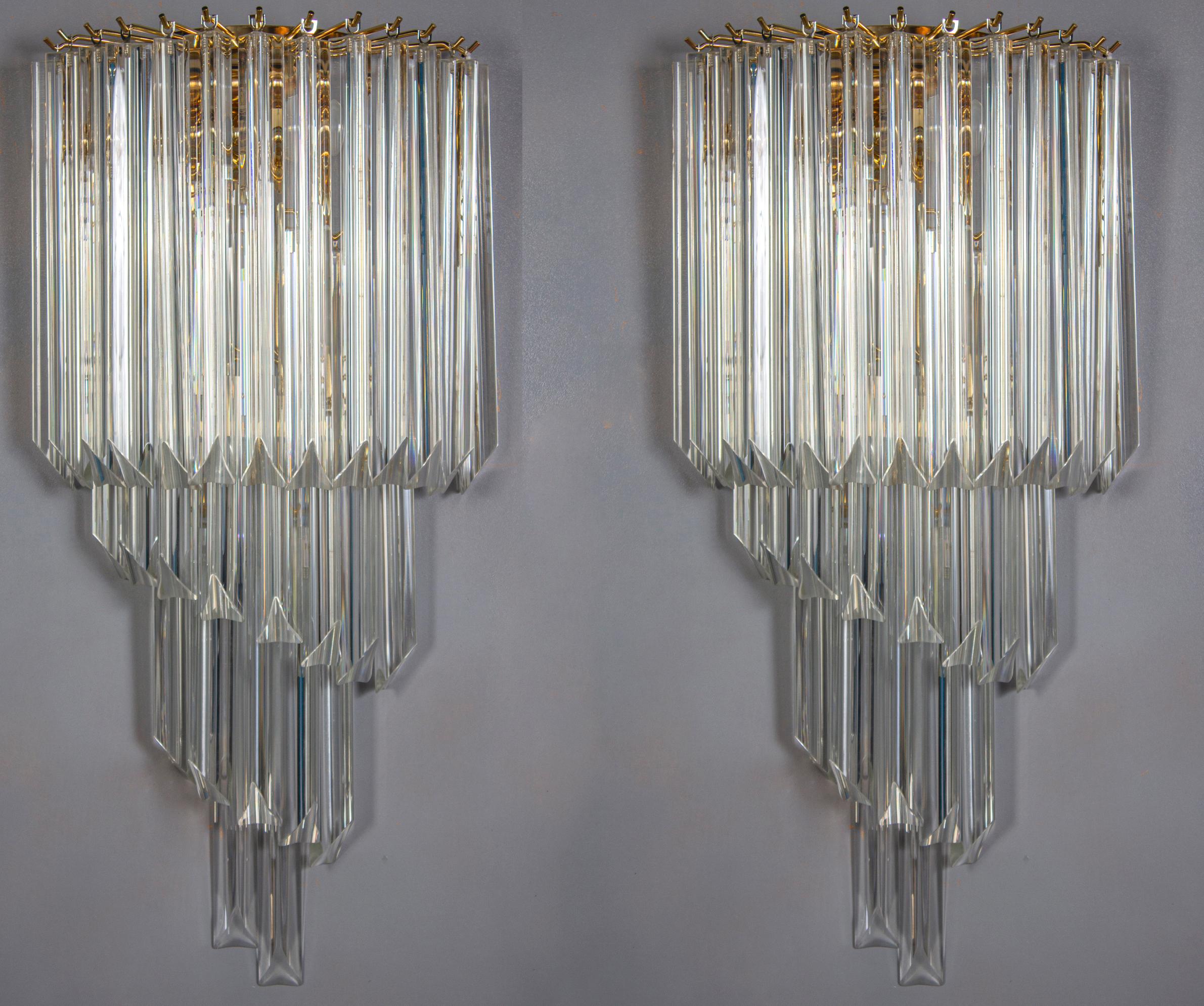 Fine pair of spiral shape vintage Murano wall sconces made by dozens of Murano crystal prism with a gold metal frame.
Dimensions: 23,6 inches height (60 cm); 11,80 inches width (30 cm); 5,50 inches depth from the wall (14 cm)
Dimension glasses: 11