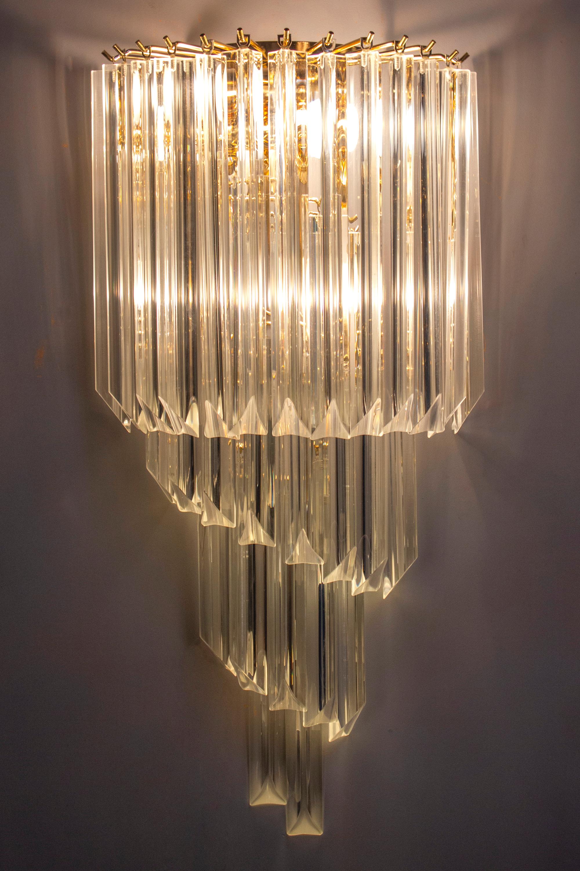 Pair of Striking Crystal Prism Wall Sconces, 1980  In Excellent Condition For Sale In Rome, IT