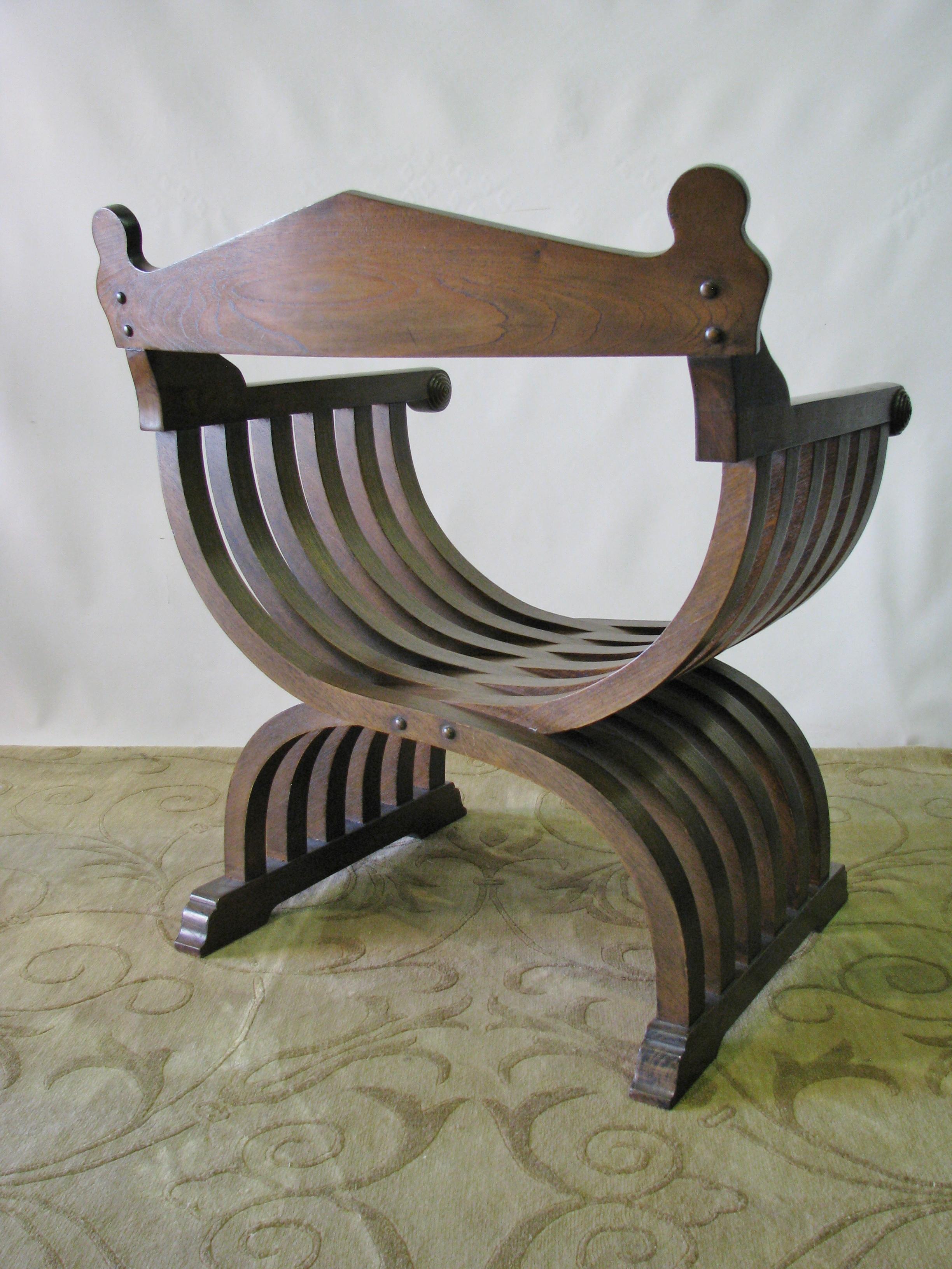 Pair of Striking, Generously Scaled 1960s Walnut Savonarola Chairs For Sale 1