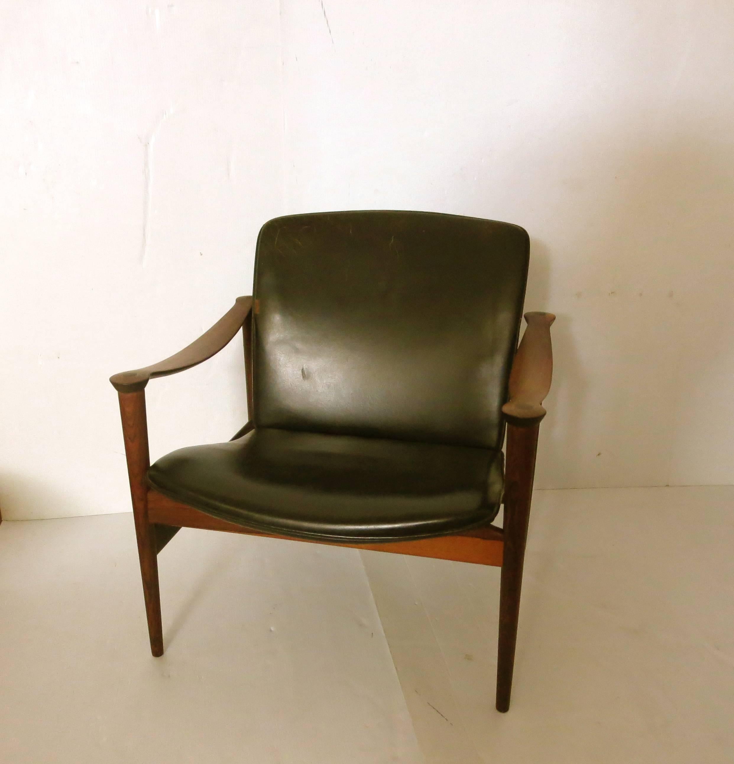 Scandinavian Modern Pair of Striking Lounge Club Chairs by Fredrik Kayser in Rosewood Model 711
