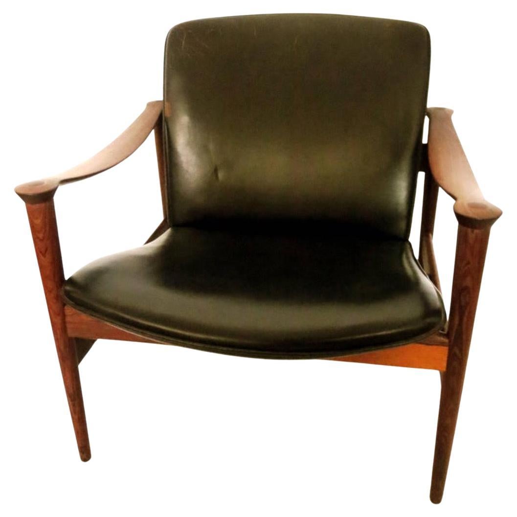 Scandinavian Modern Pair of Striking Lounge Club Chairs by Fredrik Kayser in Rosewood Model 711