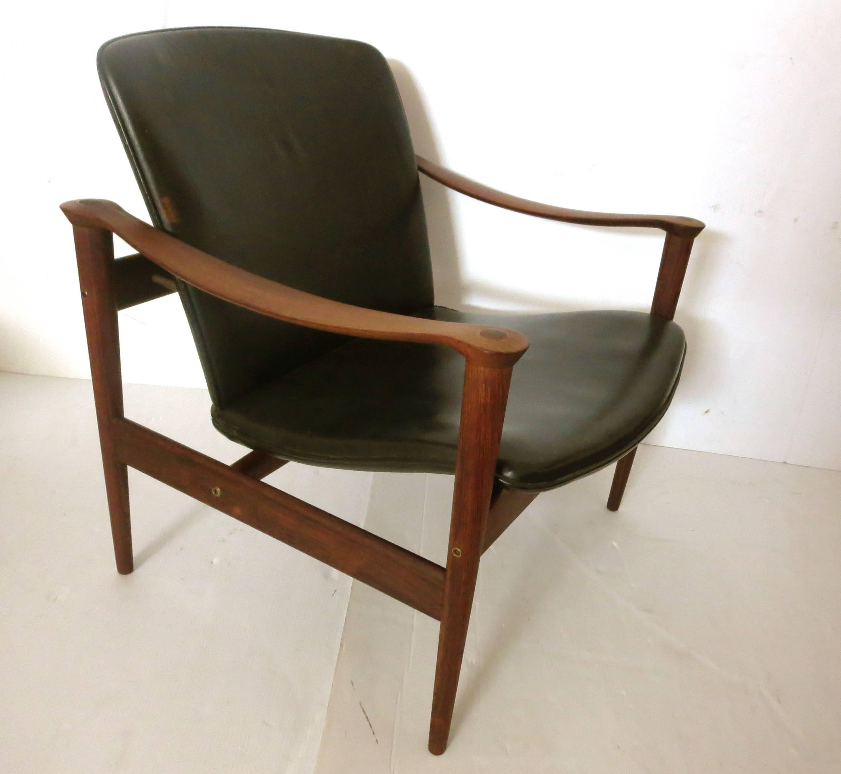20th Century Pair of Striking Lounge Club Chairs by Fredrik Kayser in Rosewood Model 711