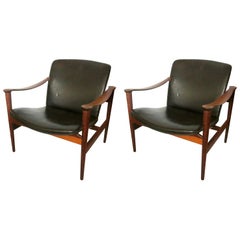 Pair of Striking Lounge Club Chairs by Fredrik Kayser in Rosewood Model 711