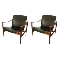 Ein Paar auffällige Lounge-Clubsessel von Fredrik Kayser aus Palisanderholz, Modell 711