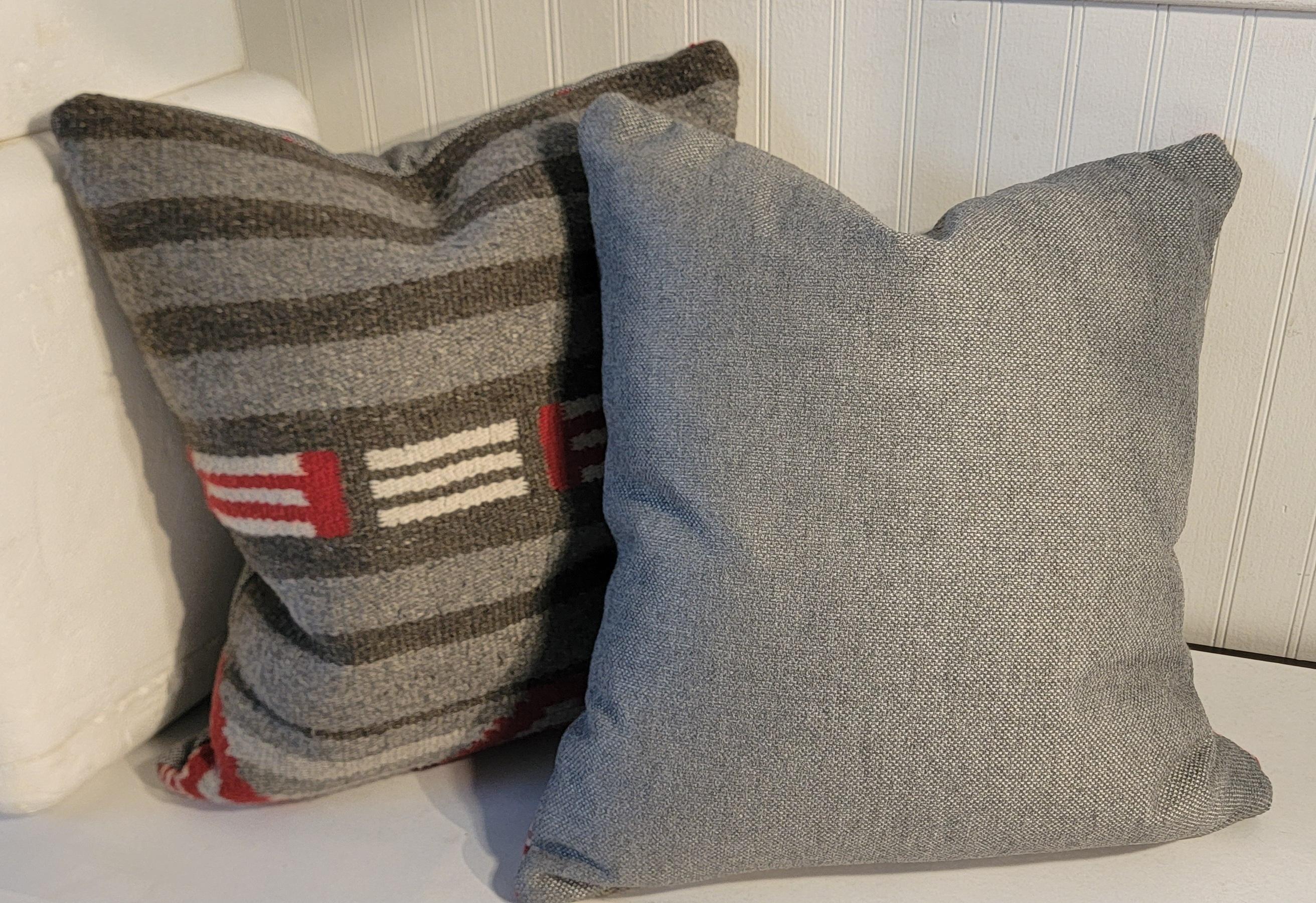 Americano Coppia di cuscini Navajo a righe in vendita