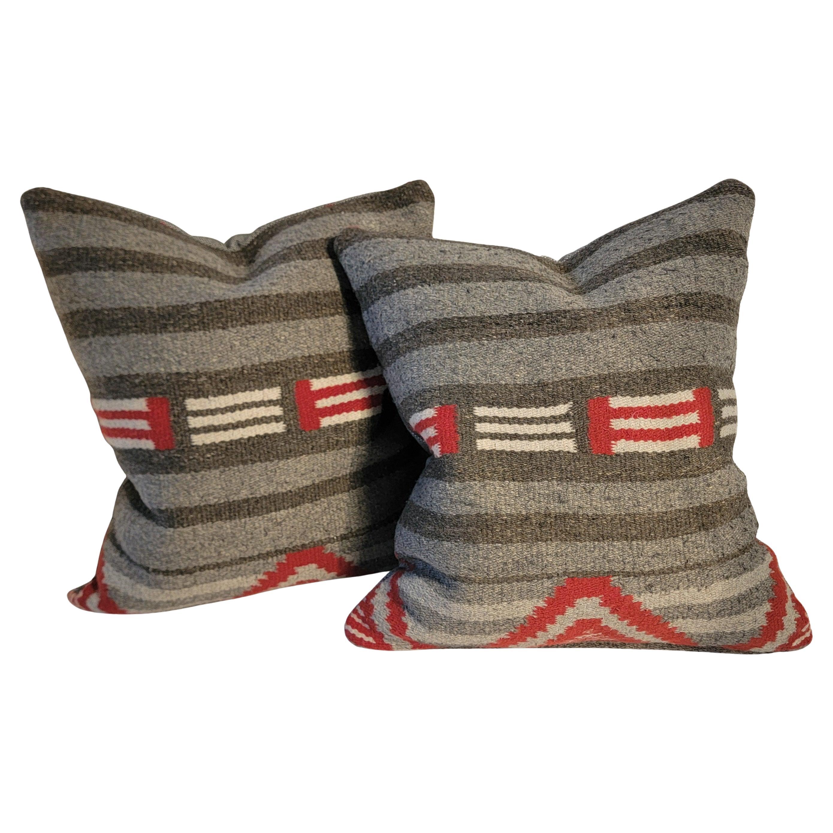 Coppia di cuscini Navajo a righe