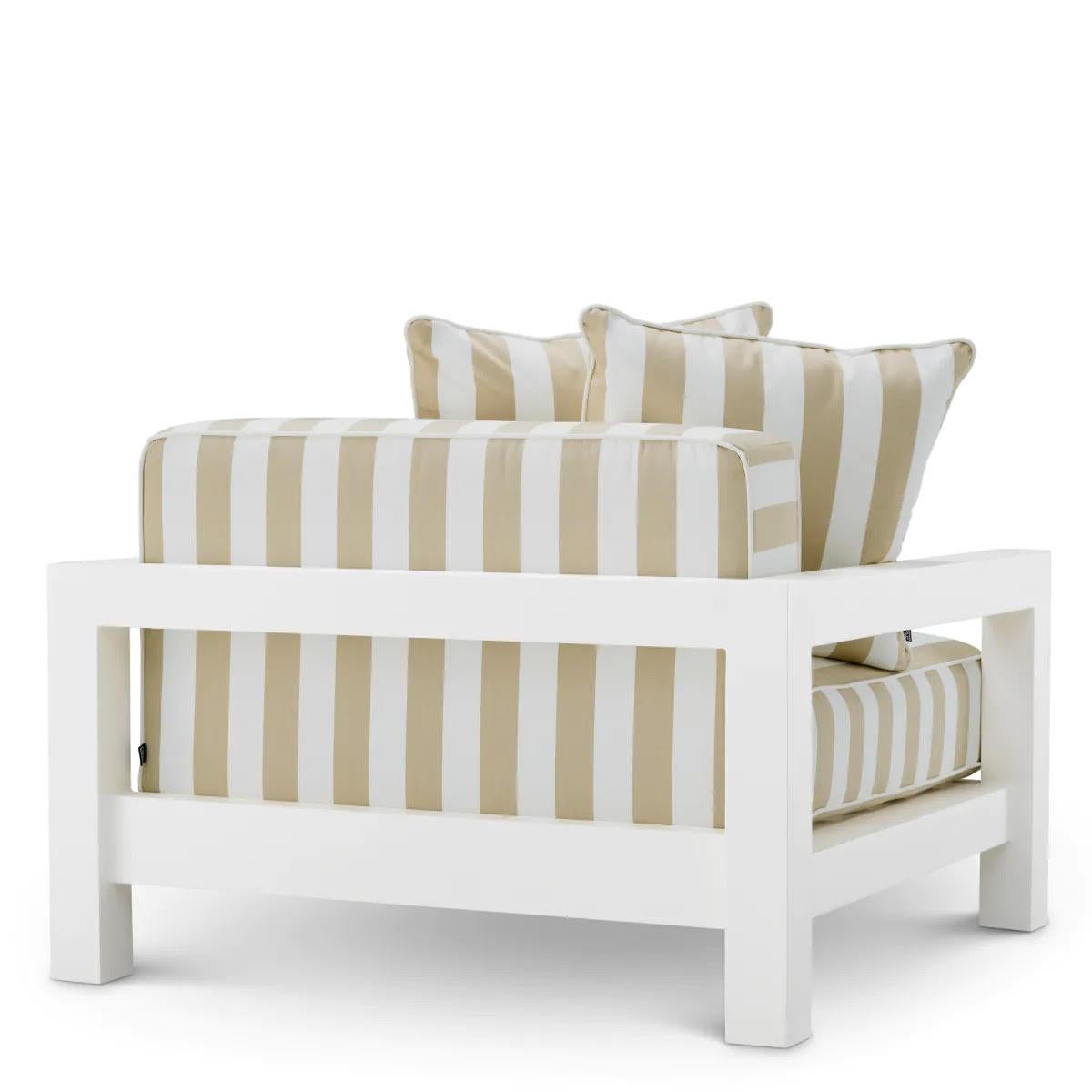 Moderno Coppia di sedie da esterno a righe, finitura bianca e beige opaca, struttura in alluminio. in vendita