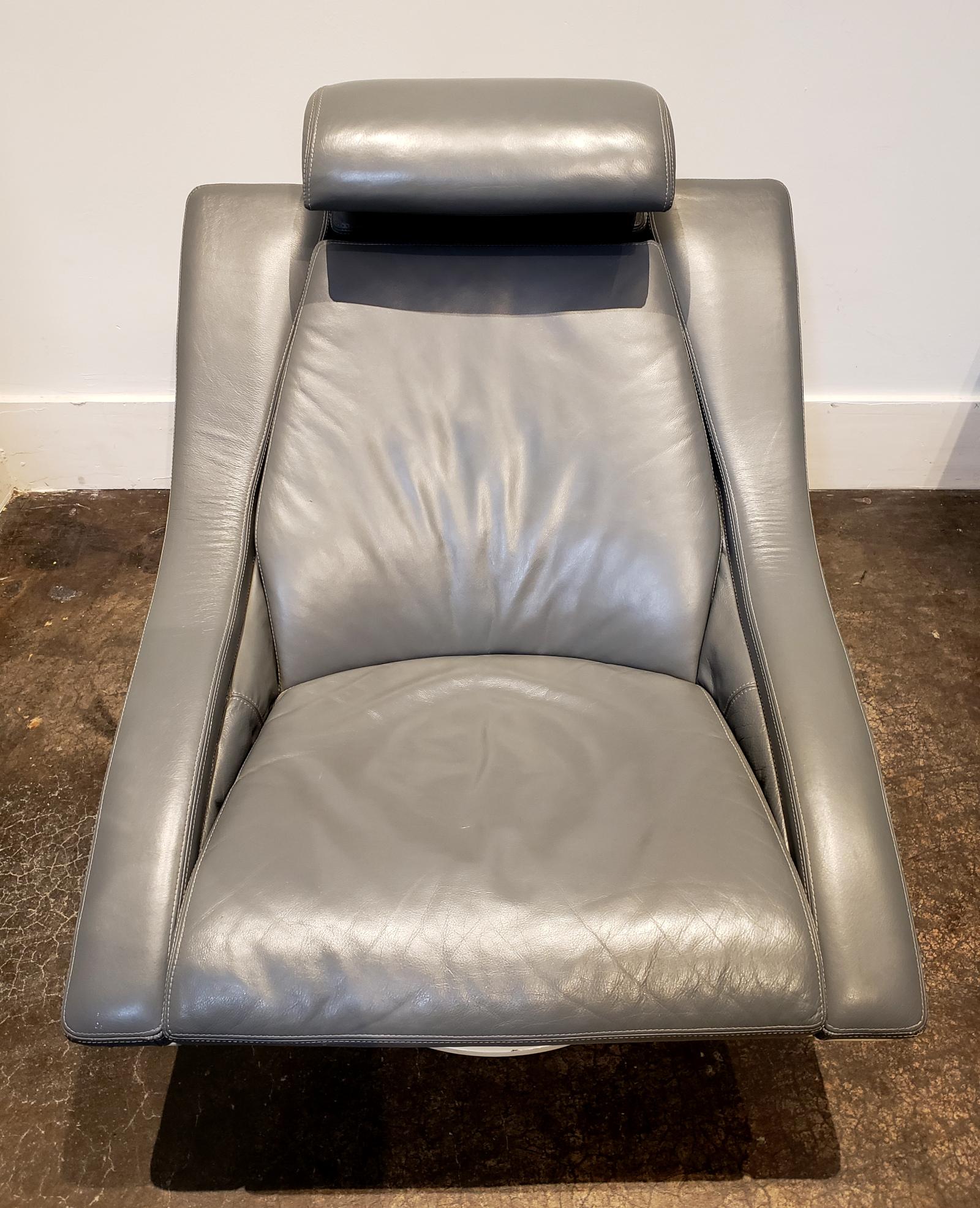 Wood Pair of Structural Mid-Century Modern Leather Swivel Lounge Chairs For Sale