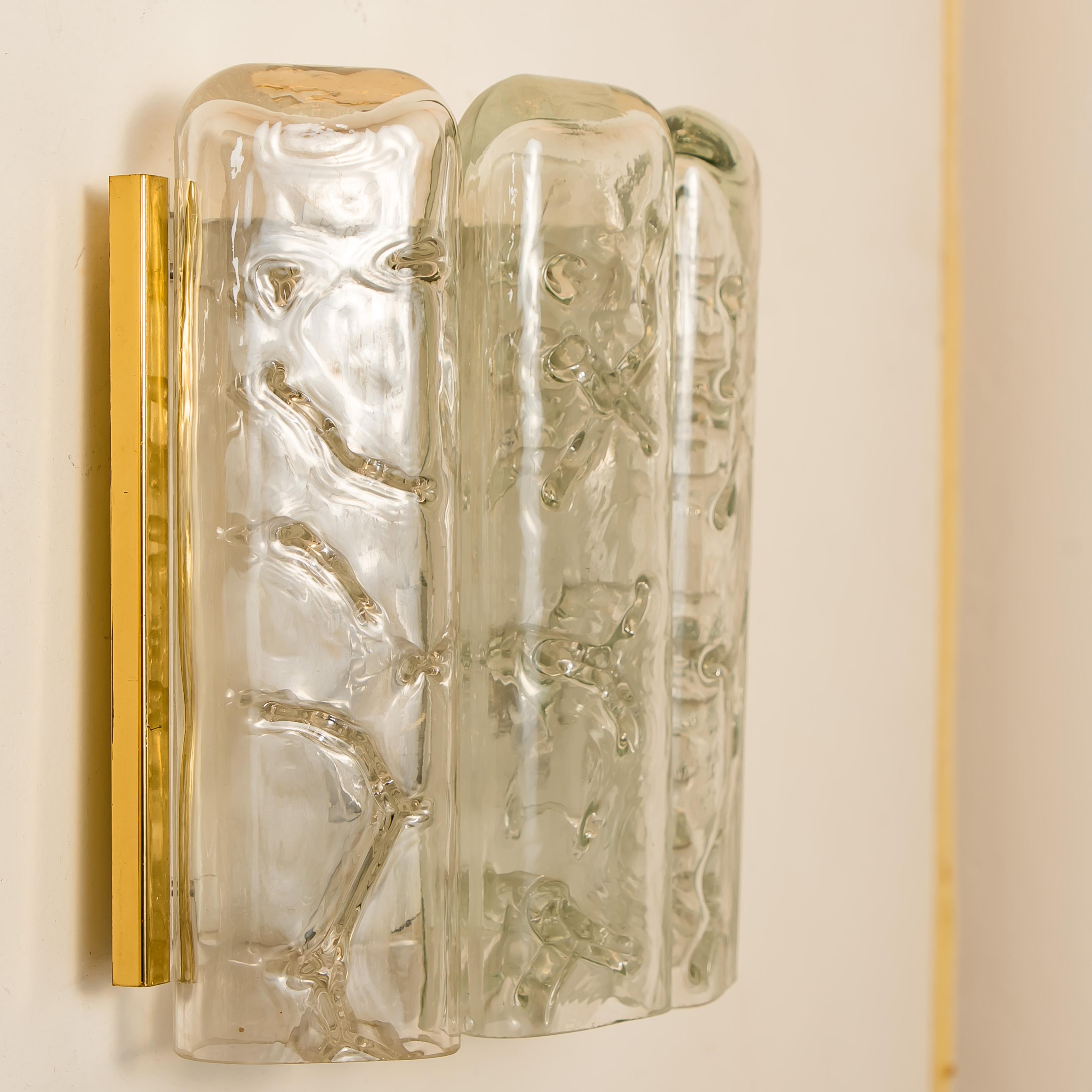 Paar Wandleuchter aus strukturiertem Eisglas und Messing von Doria, 1970er Jahre im Angebot 4