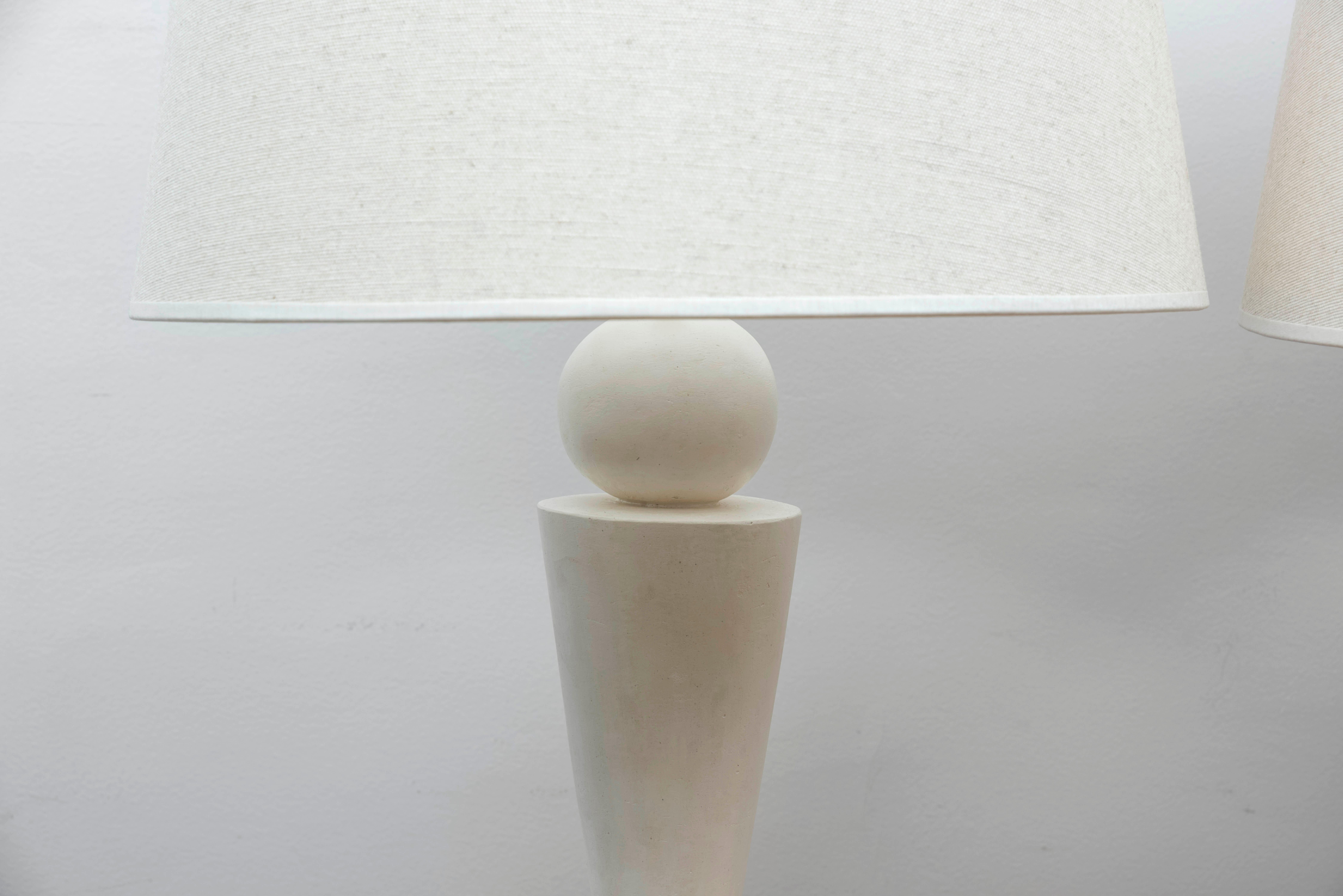 Pair of Stuccoed Plaster Lamps In Excellent Condition In Paris, Ile-de-France