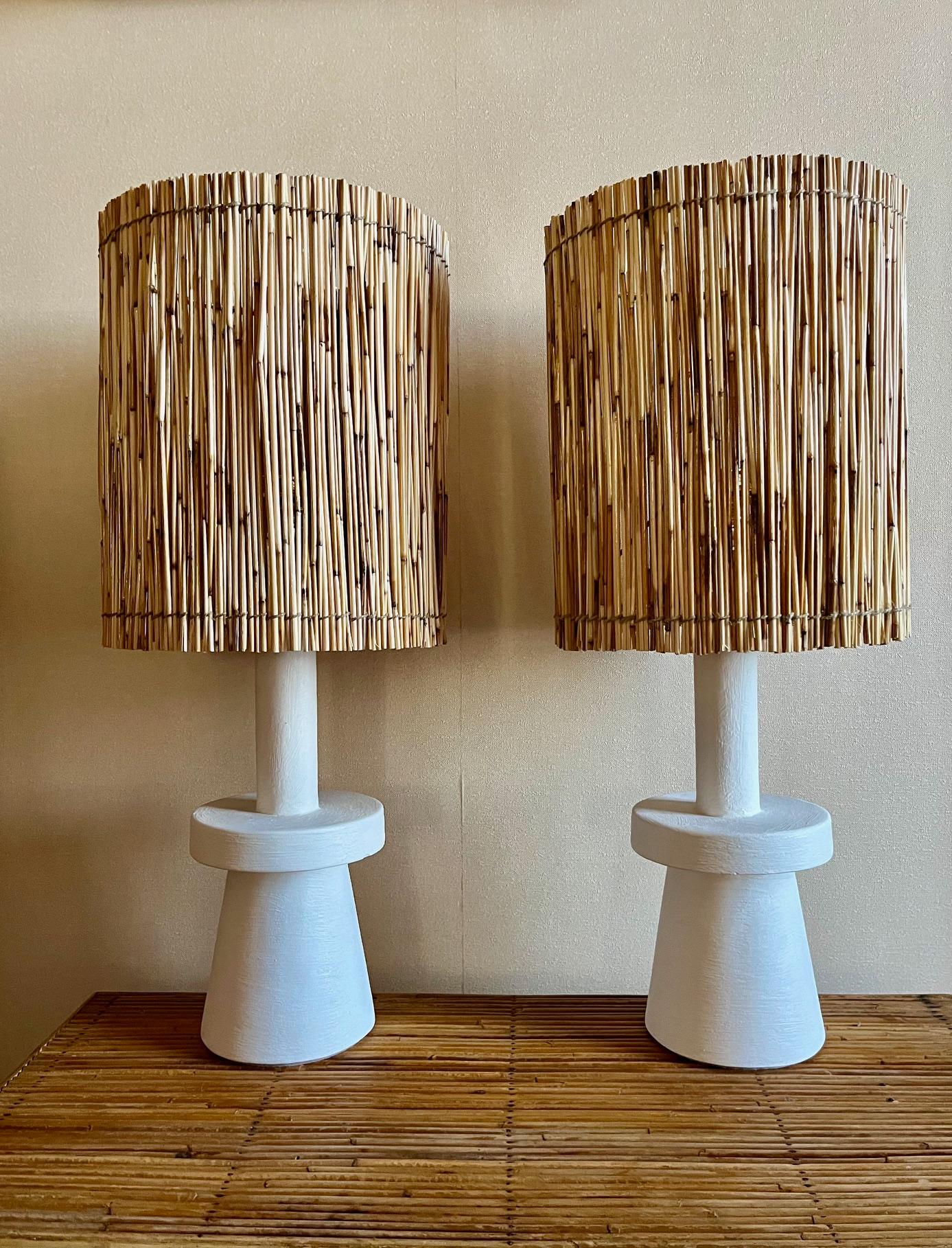 Minimalist Pair of stuccoed plaster table lamps with straw shades For Sale