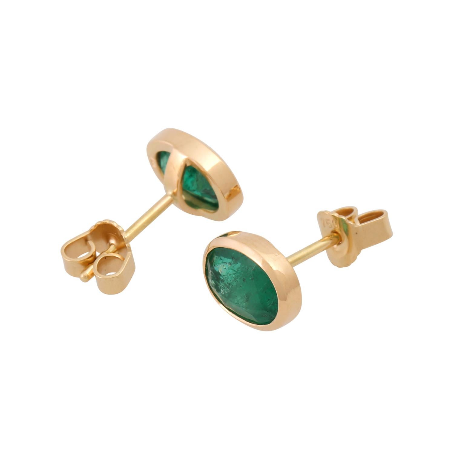 Modern Pair of Stud Earrings with 2 Emeralds For Sale